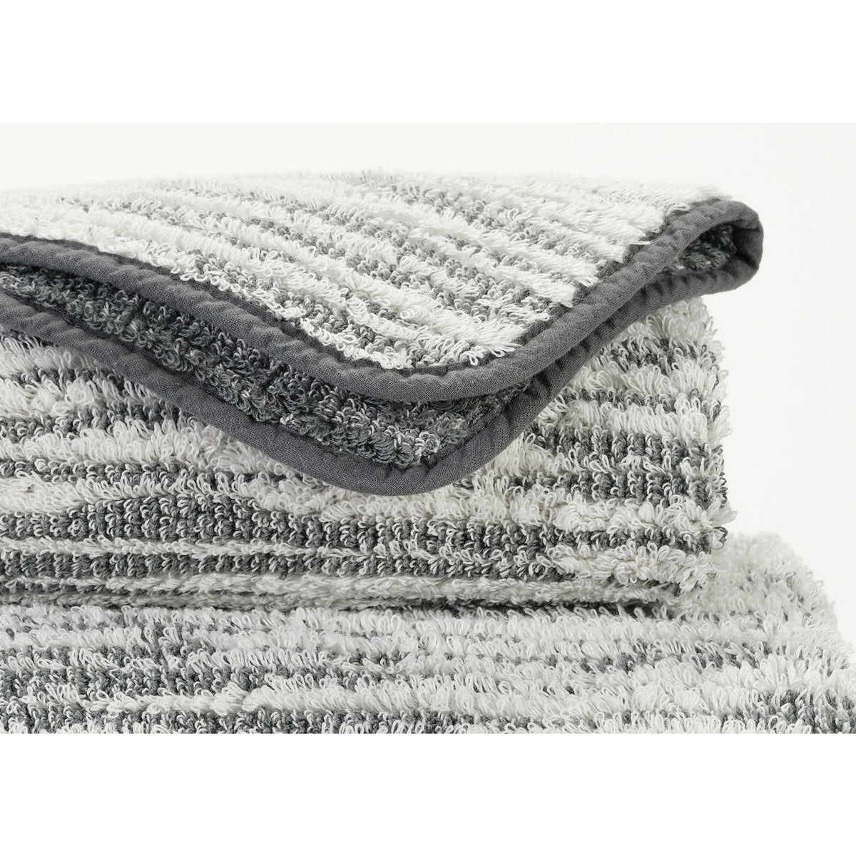 Abyss Cozi Bath Towels Close Up Gris (920) Fine Linens