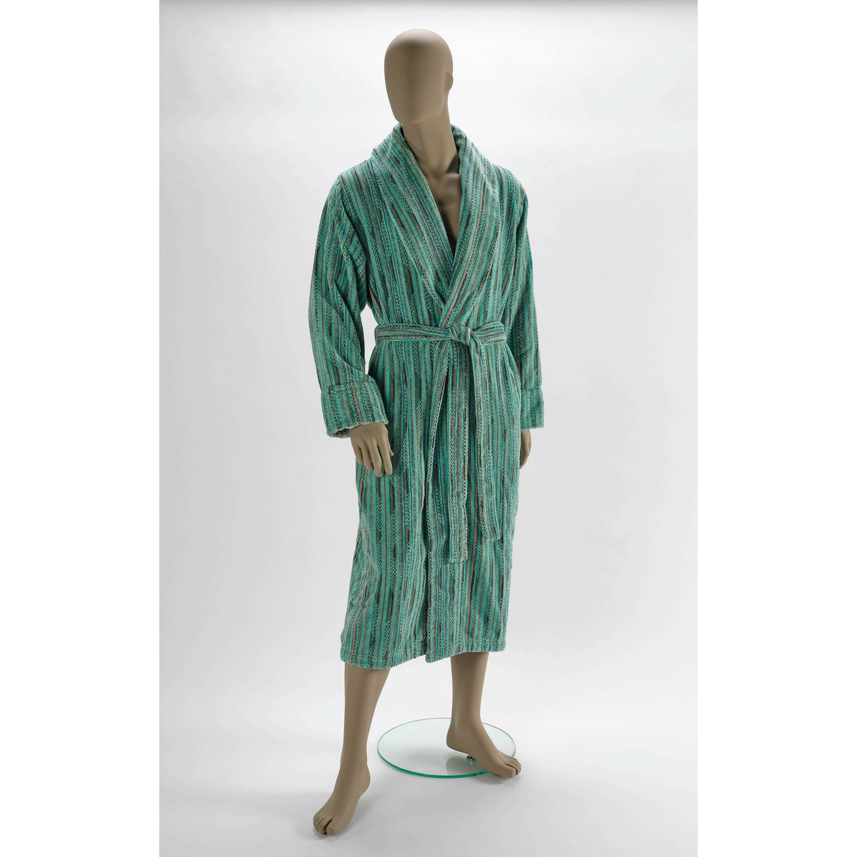 Abyss Lulabi Bath Towels and Robes Mannequin 2 Fine Linens