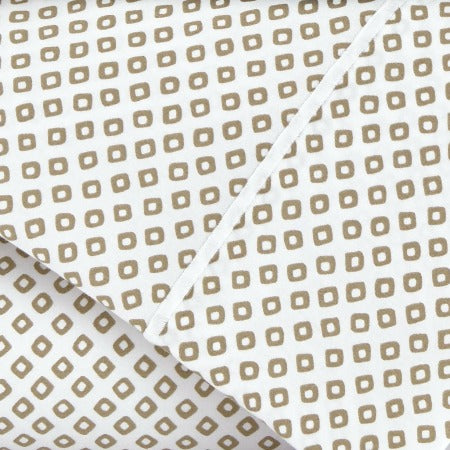 http://flandb.com/cdn/shop/products/Peacock-Alley-Emma-Bedding-Main-Linen-Fine-Swatch-Linens_600x.jpg?v=1667471637