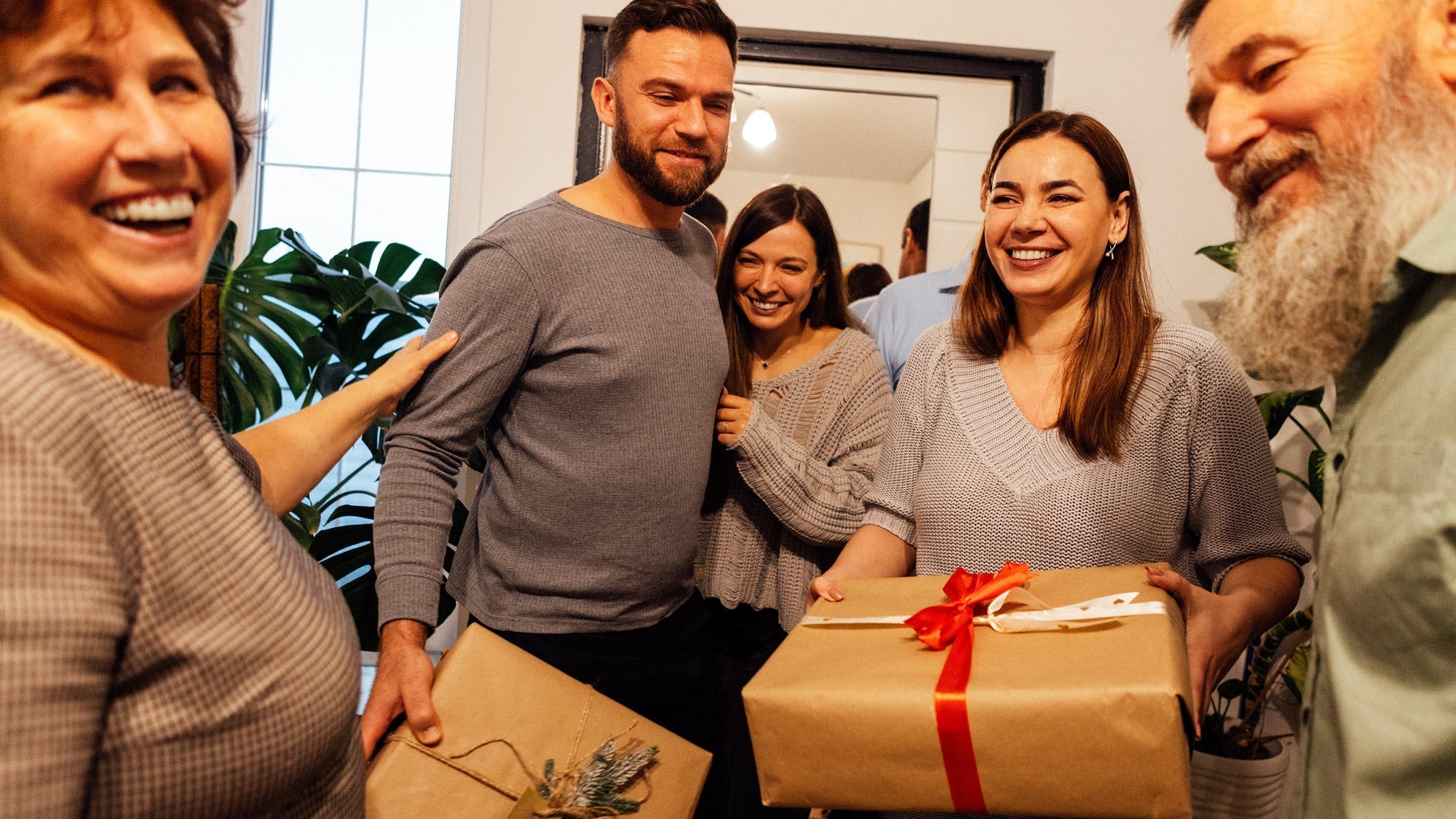 Hostess Gifts for Holiday 2025: Best Thoughtful Gift Ideas