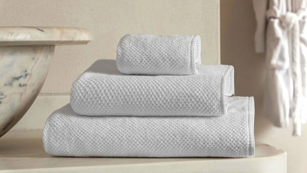 Graccioza Bee Waffle Towels: Ideal for Warm Weather and Humid Climates