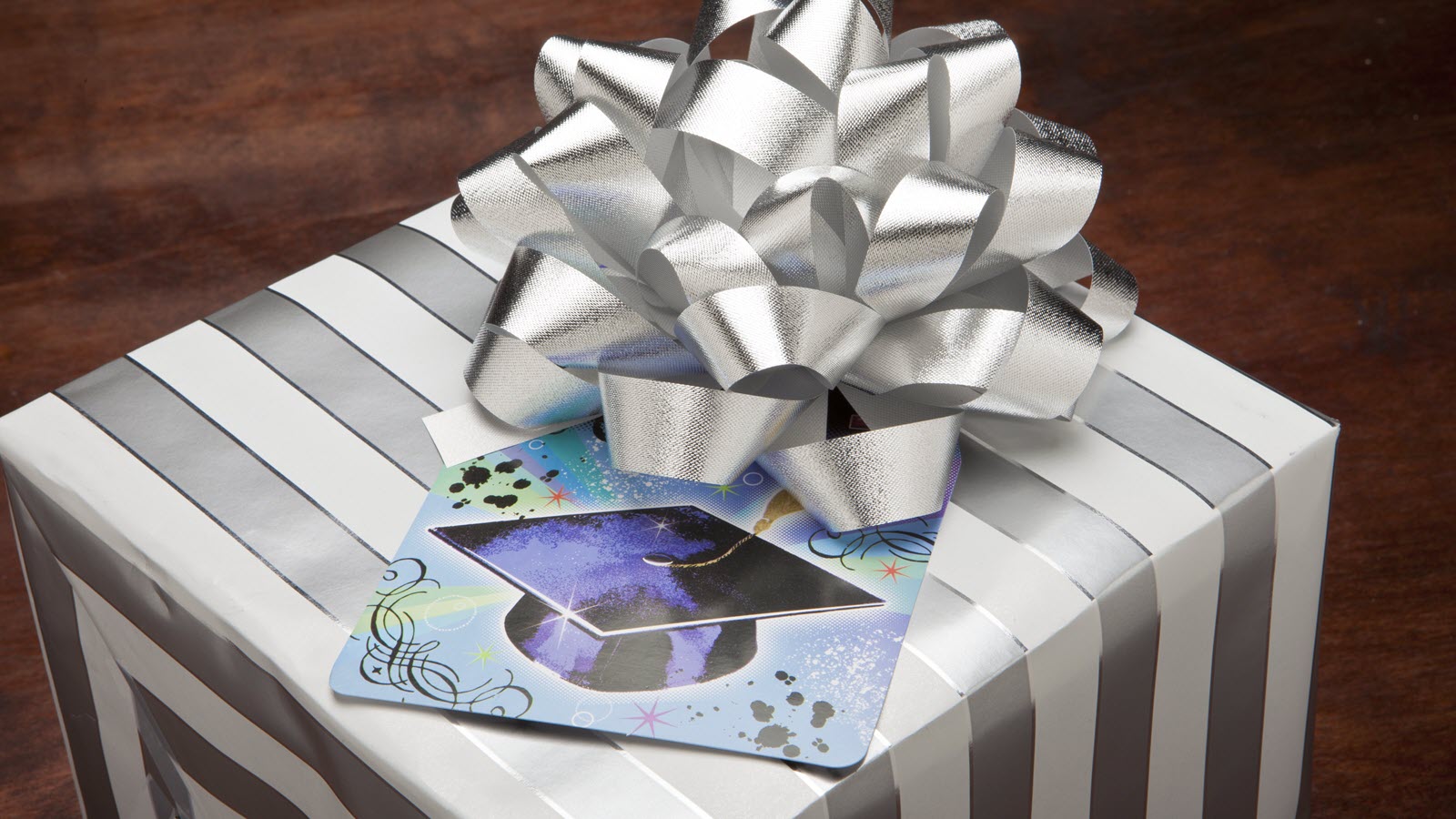 Gift Ideas for New College Grads: From Dorm Life to their First Apartment