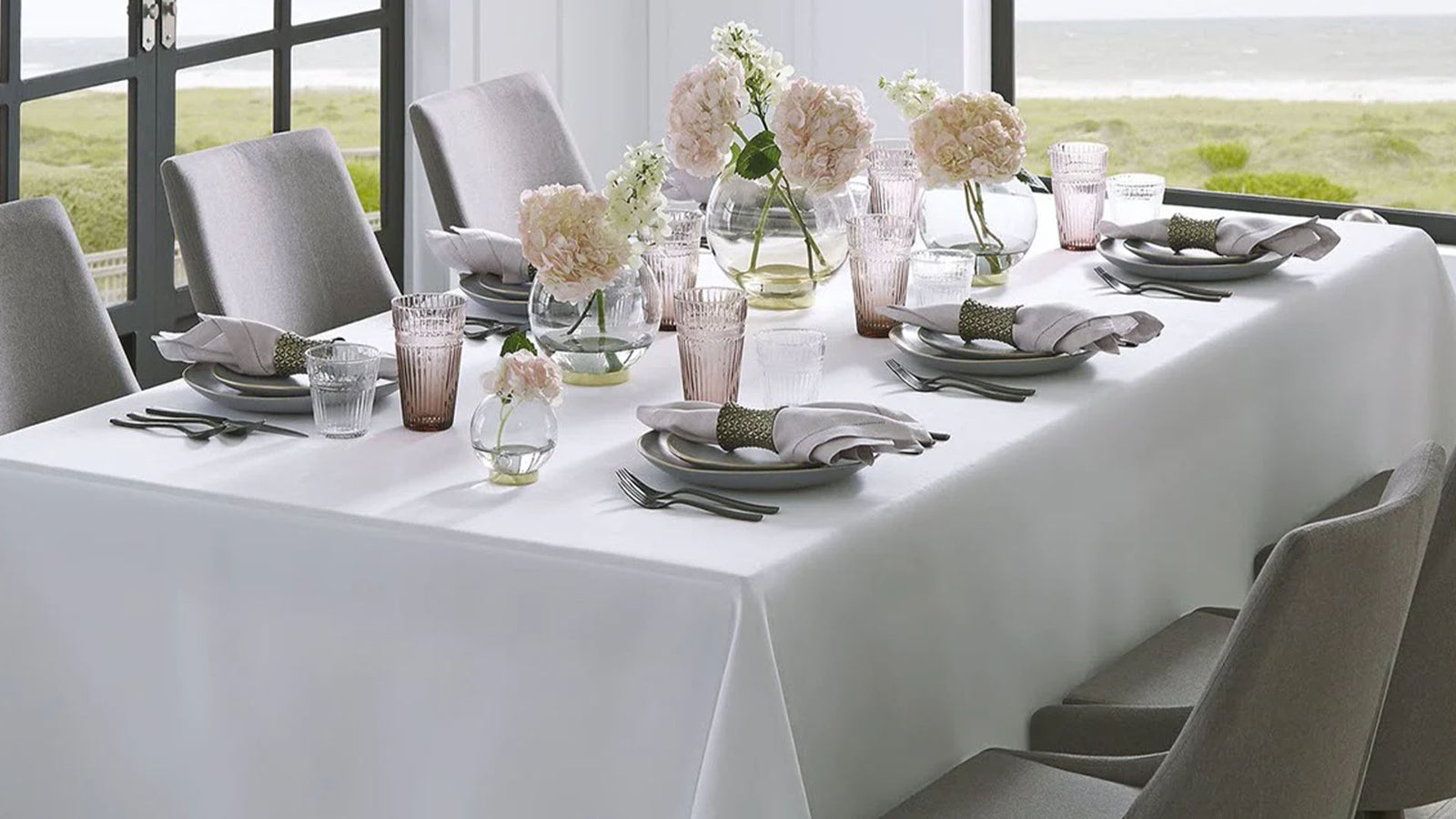 How-To Perfectly Measure Your Holiday Table Cloth