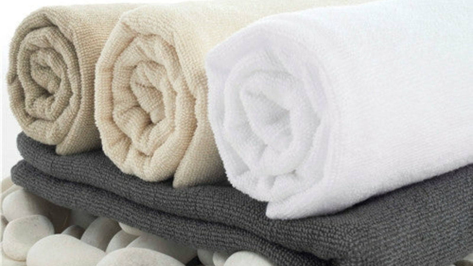 https://flandb.com/cdn/shop/articles/towels-for-men_1600x.jpg?v=1680652483