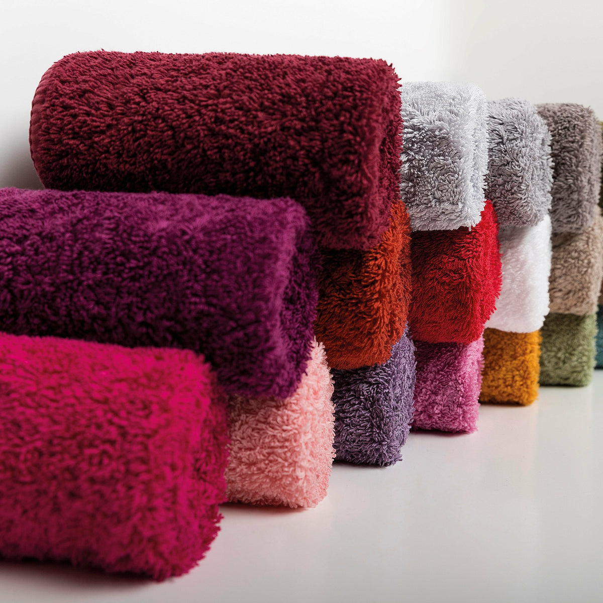 Graccioza Long Double Loop Bath Towels Multiple Rolled Fine Linens