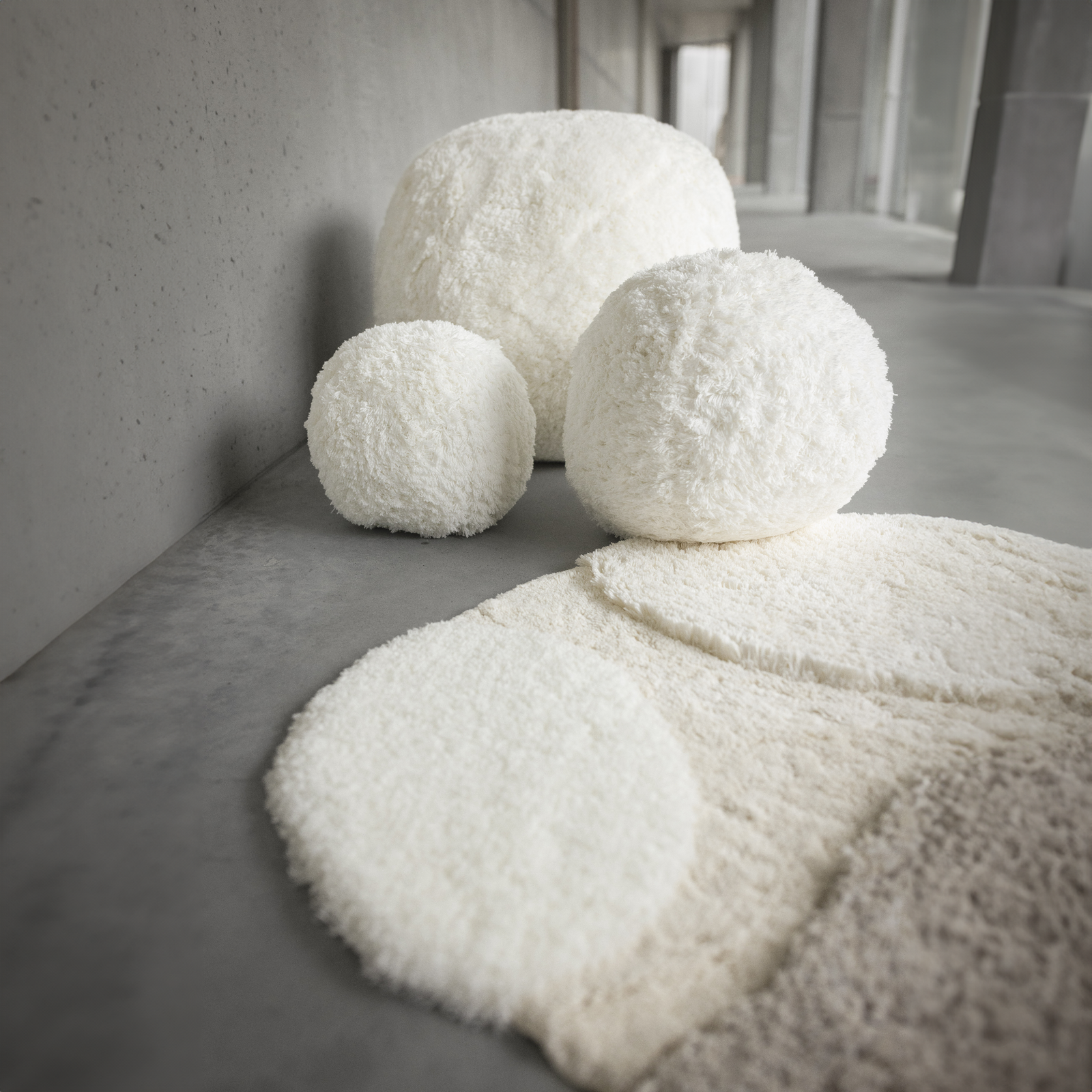 A Set of Abyss Ballon Accessory in Ivory Color in All Sizes