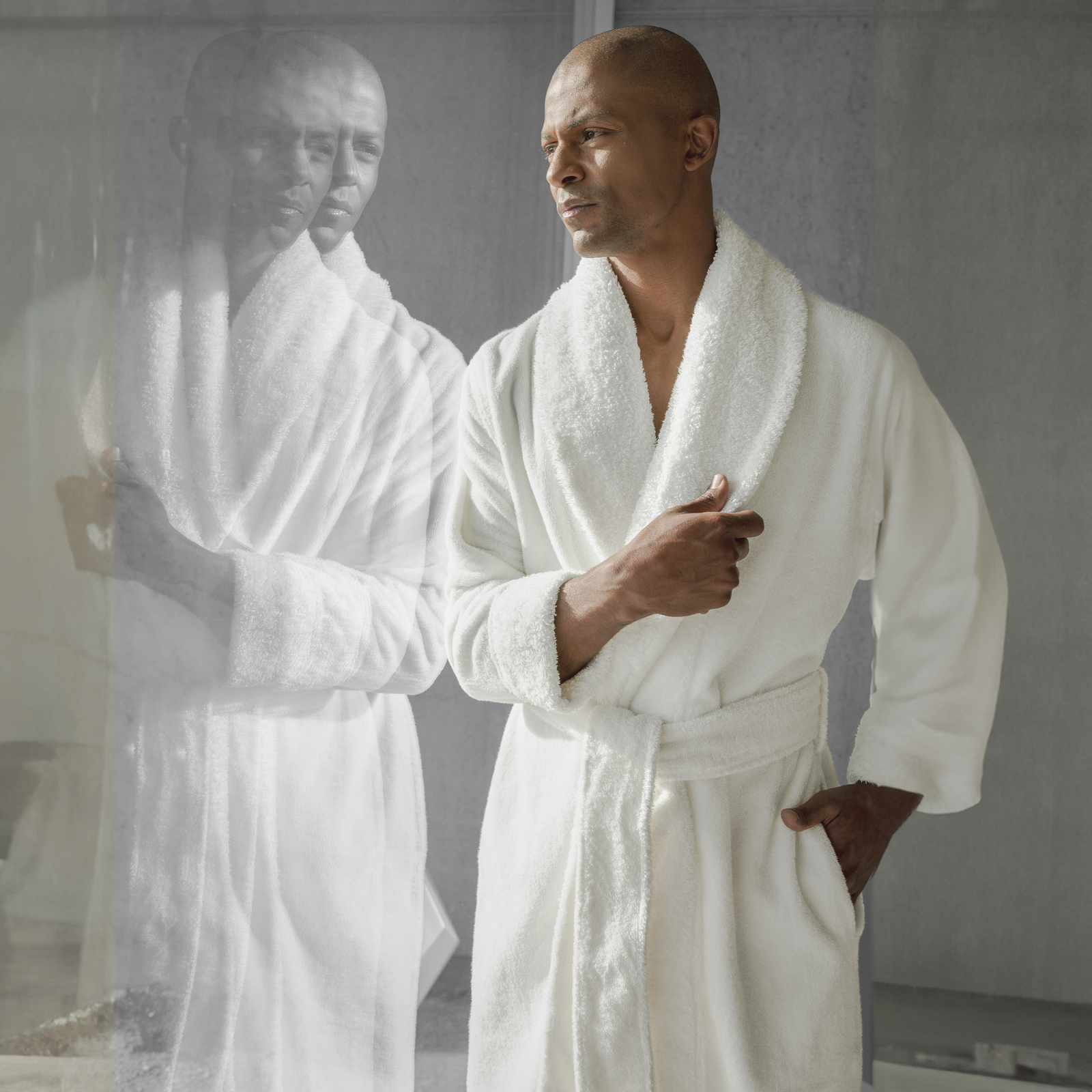 Lifestyle Shot of Model Wearing a Abyss Comfy Bath Robe in White Color