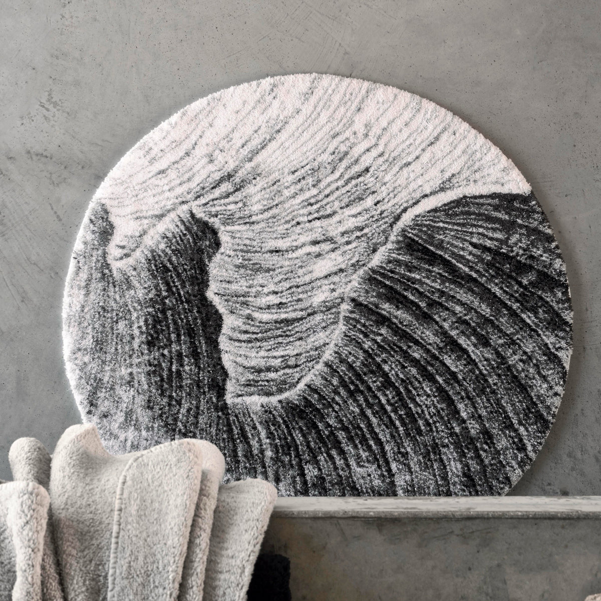 Silver (900) Abyss Habidecor Yoji Bath Rug On bathroom floor