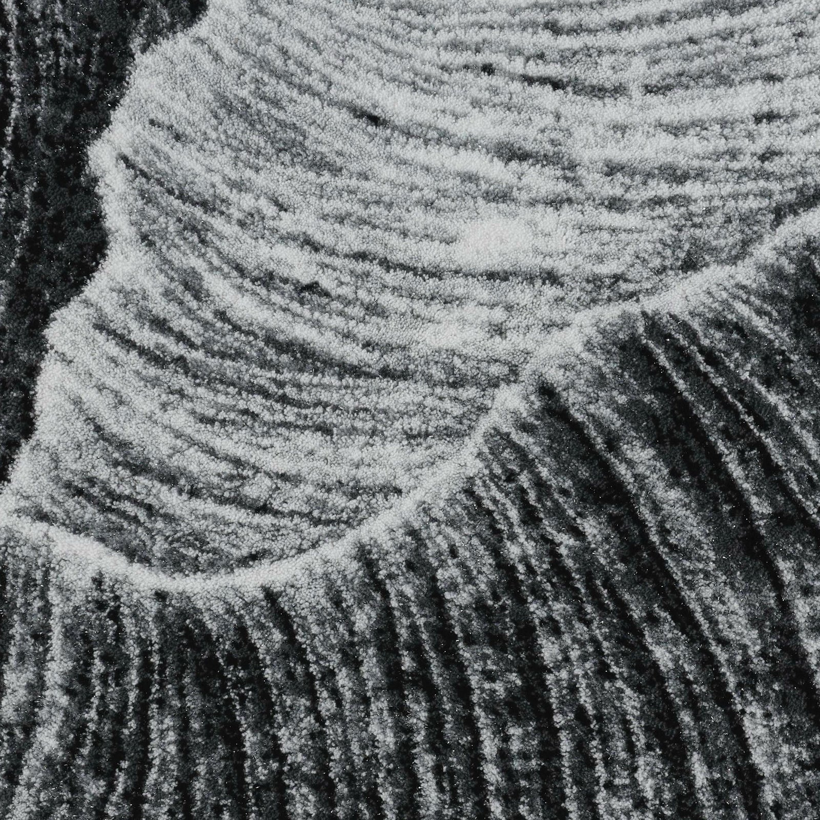 Silver (900) Abyss Habidecor Yoji Bath Rug underneath lavatory 