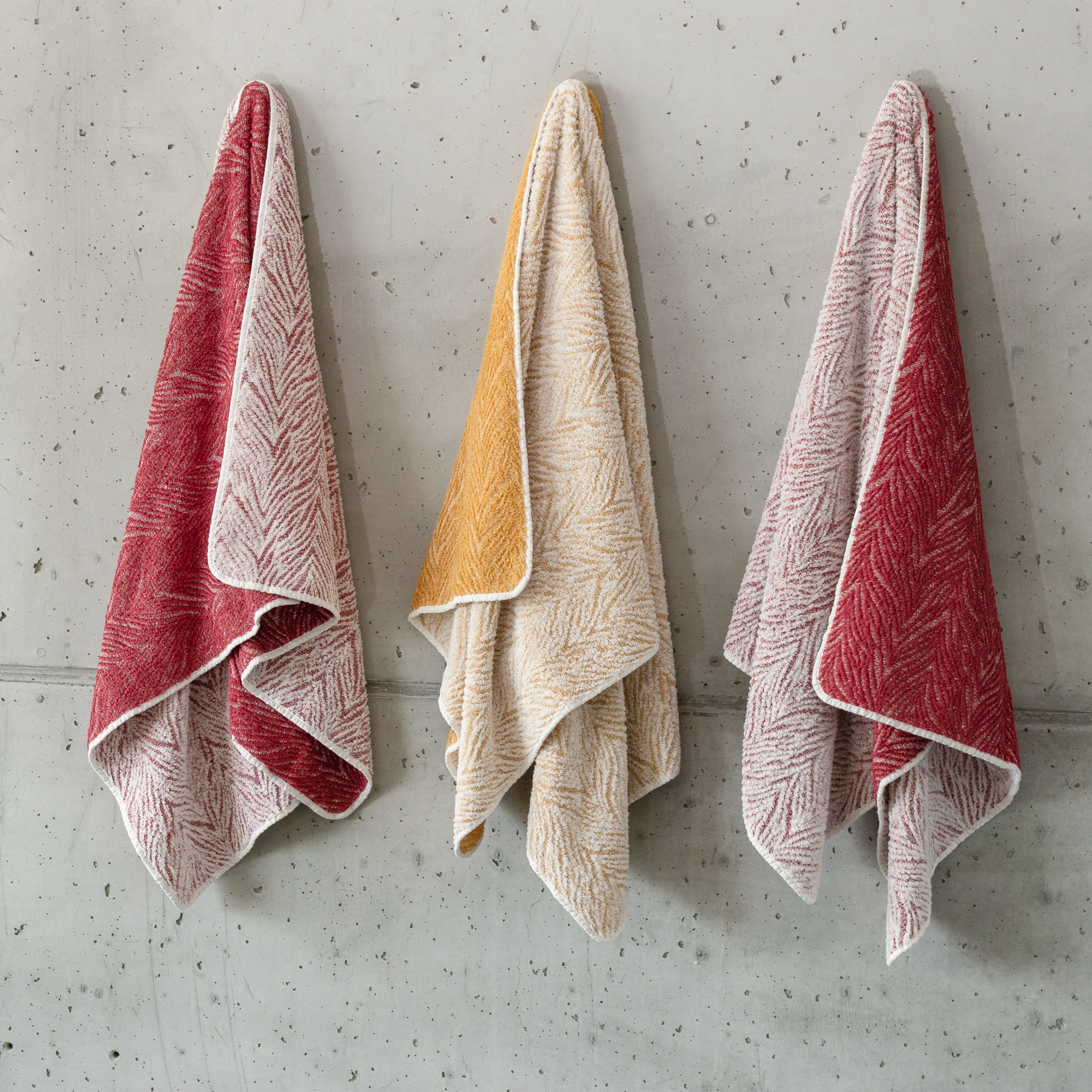 Hanging Abyss Vasco Bath Towels in both Colors