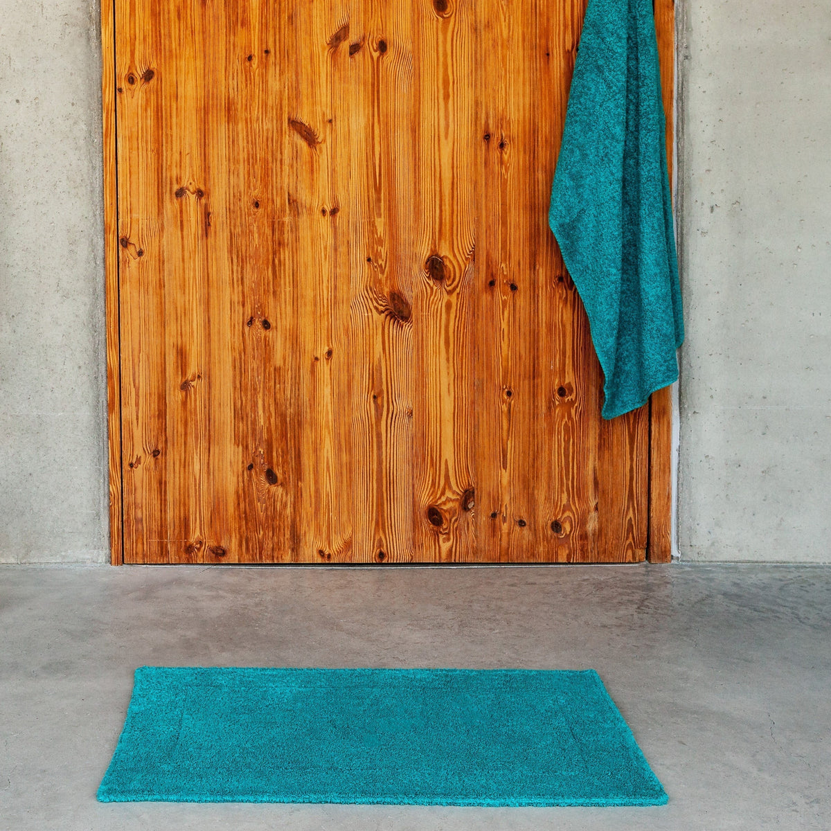Abyss Double Bath Tub Mat with Super Pile Towel