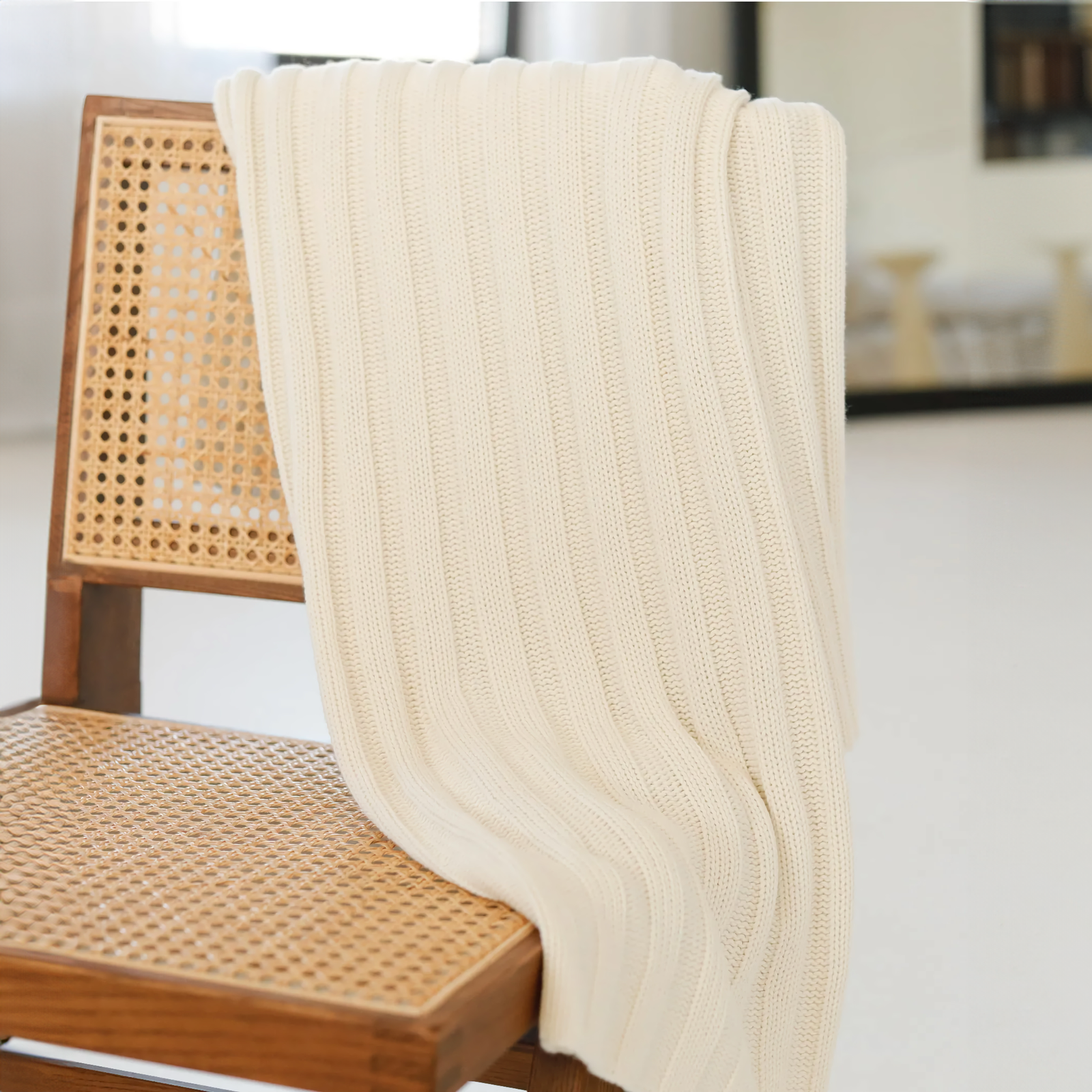 Alashan Chunky Rib Throw in White on a chair