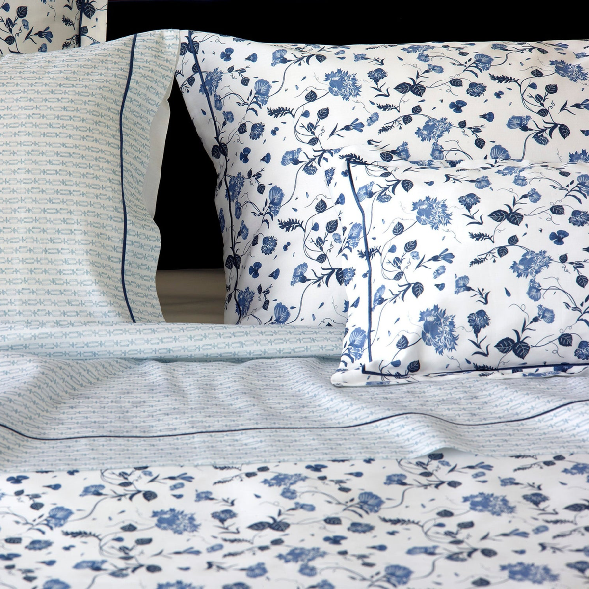 430 thread count sateen bedding set from Adorsia Amalia Vila-Flor Bedding and a coordinating geometric border