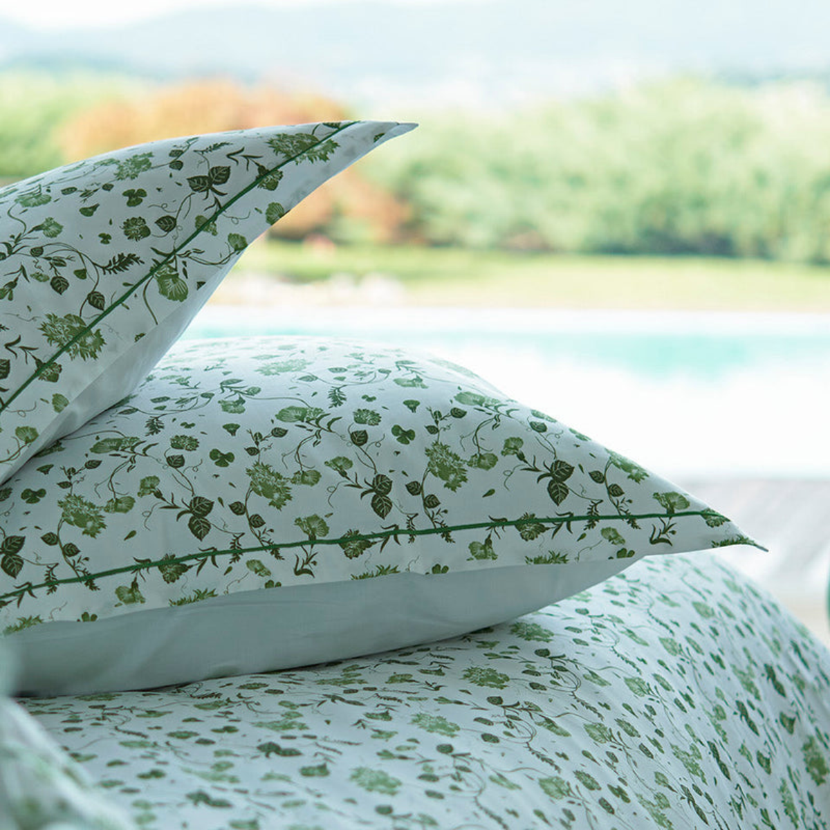 Two 430 thread count sateen pillows Primavera Amalia Vila-Flor Duvet Cover 