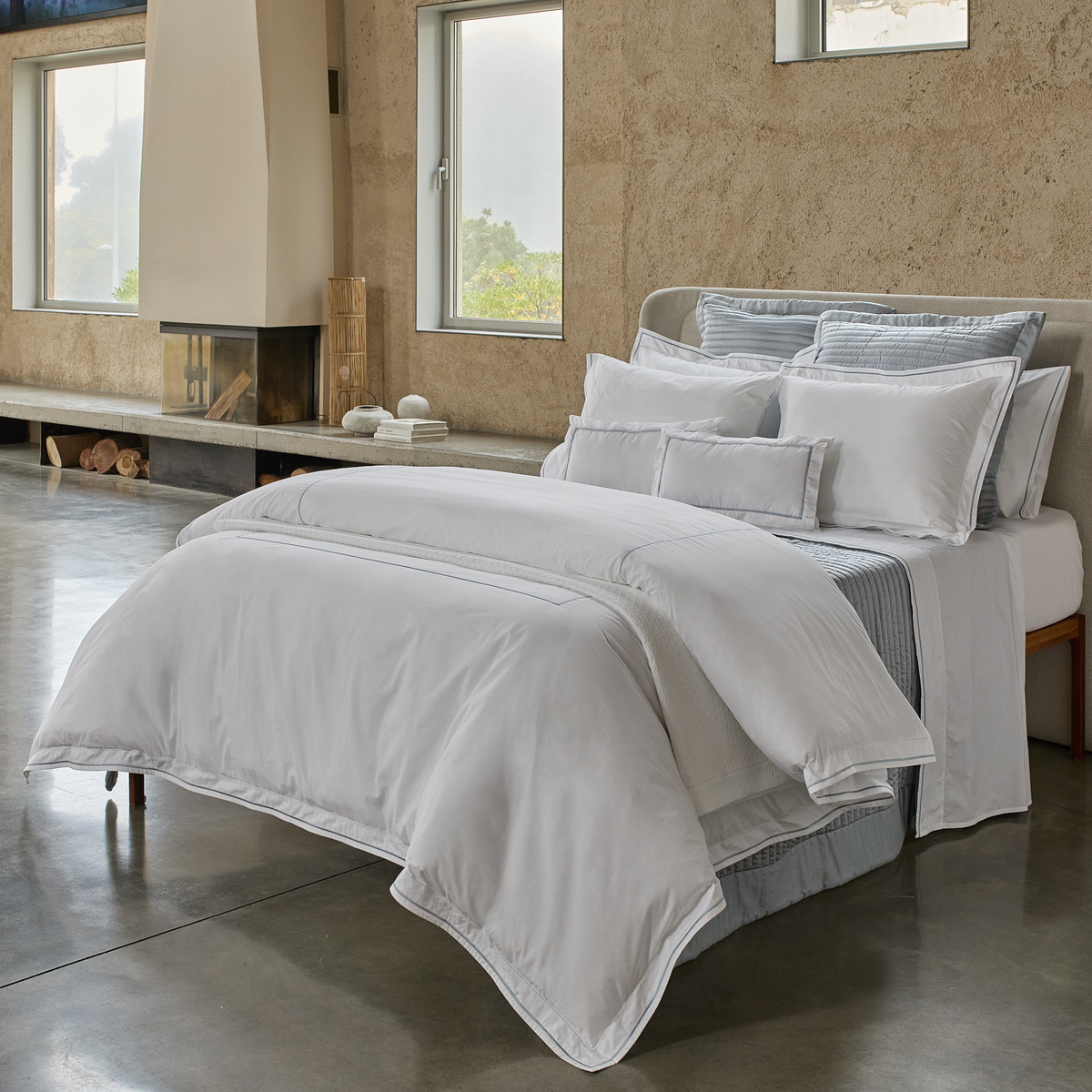 Bed in White and Ocean Blue BOVI Sierra Bedding