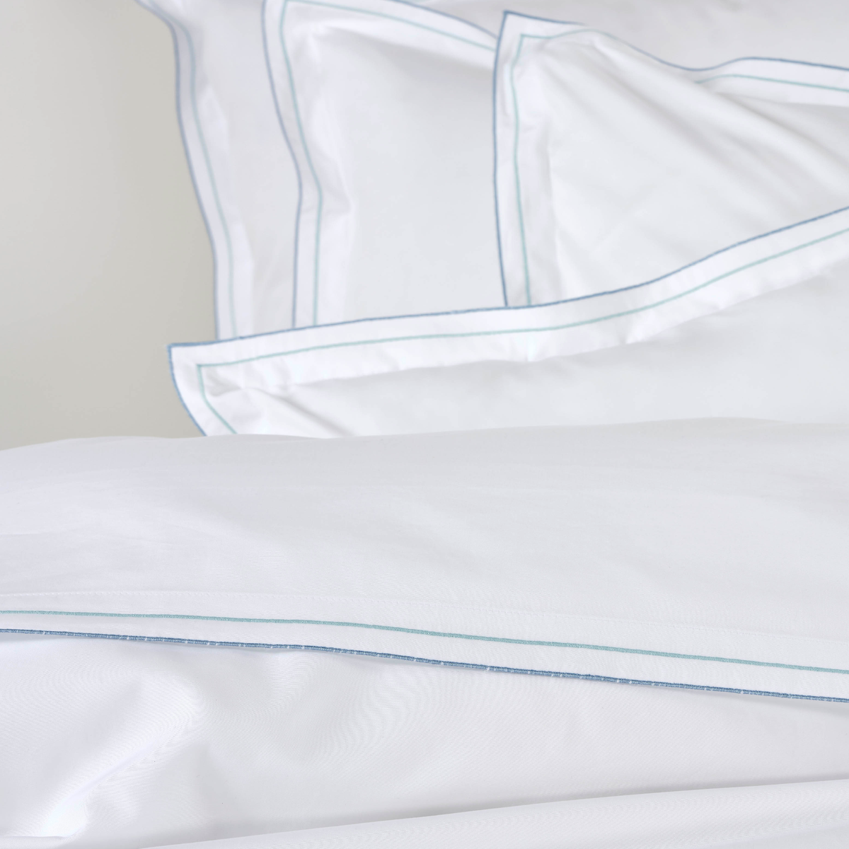 Pillowcases Fine Linen of Celso de Lemos Areo Bedding in Atlantic Color