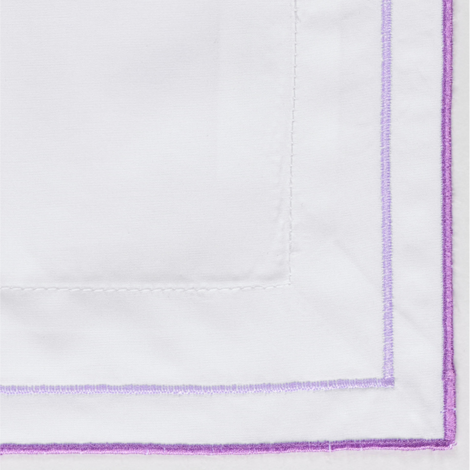 Lifestyle Shot of Celso de Lemos Areo Bedding with Dahlia Swatch