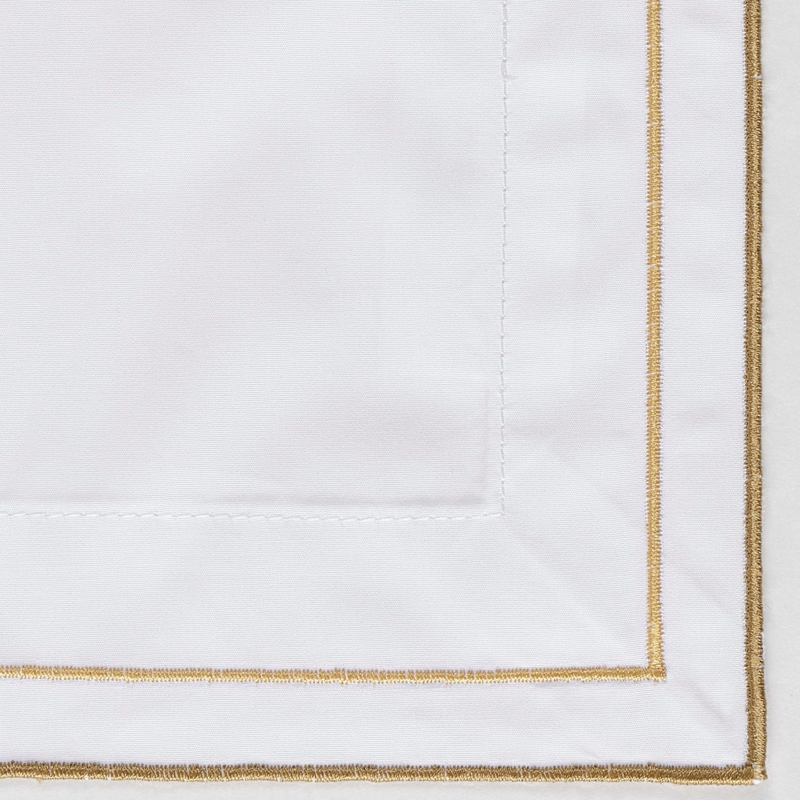 Lifestyle Shot of Celso de Lemos Areo Bedding with Miel Swatch