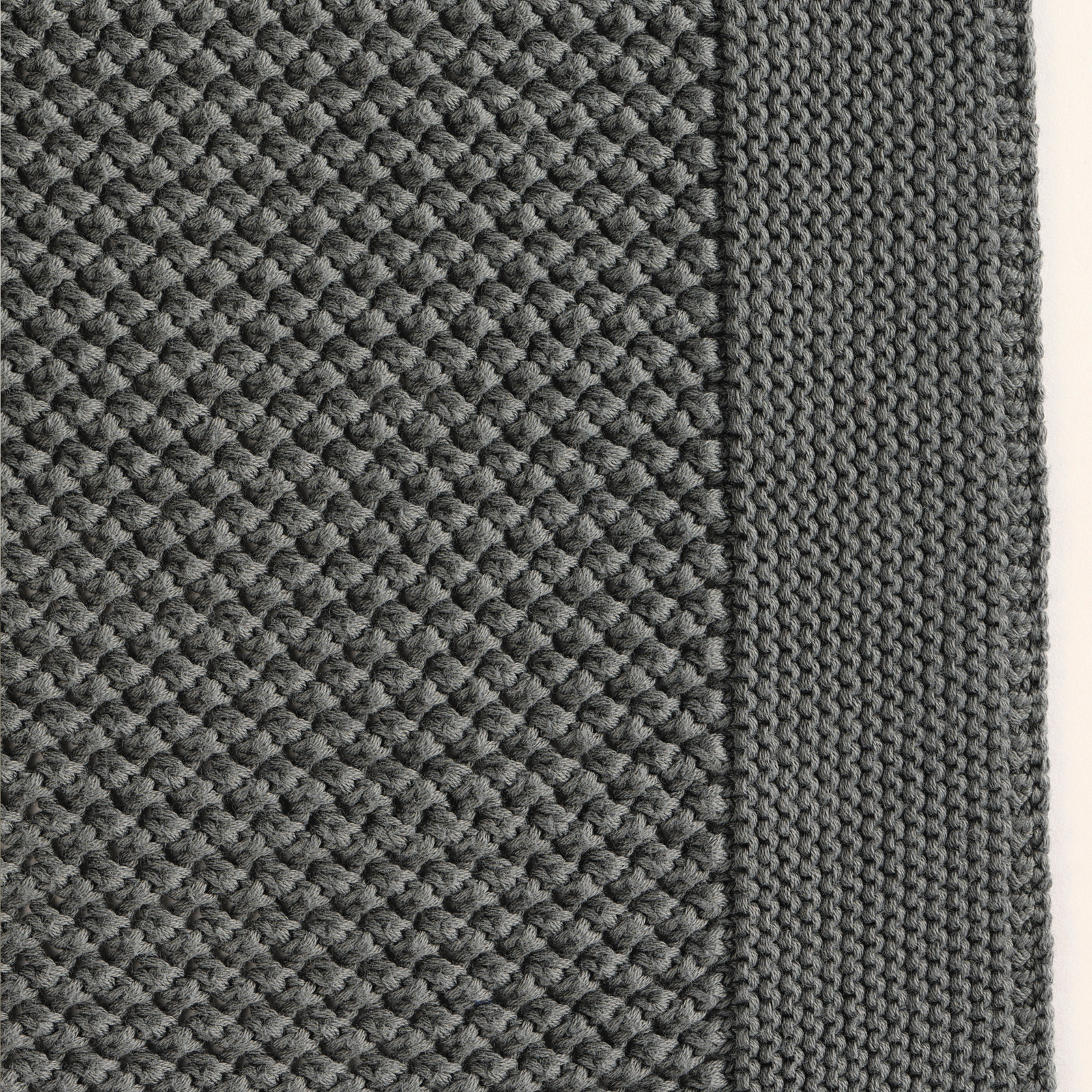 Celso de Lemos Balade Throw in Granit Color on a Bed