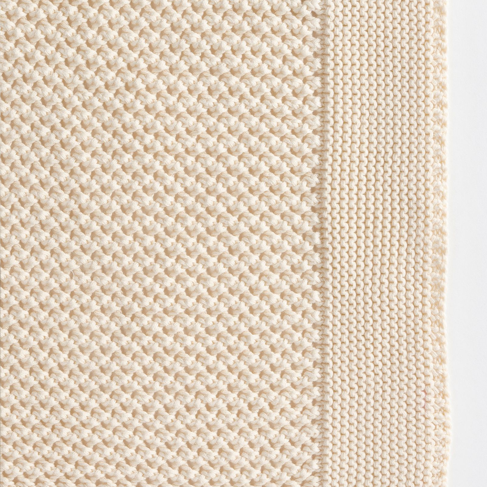 Celso de Lemos Balade Throw in Naturel Color on a Bed