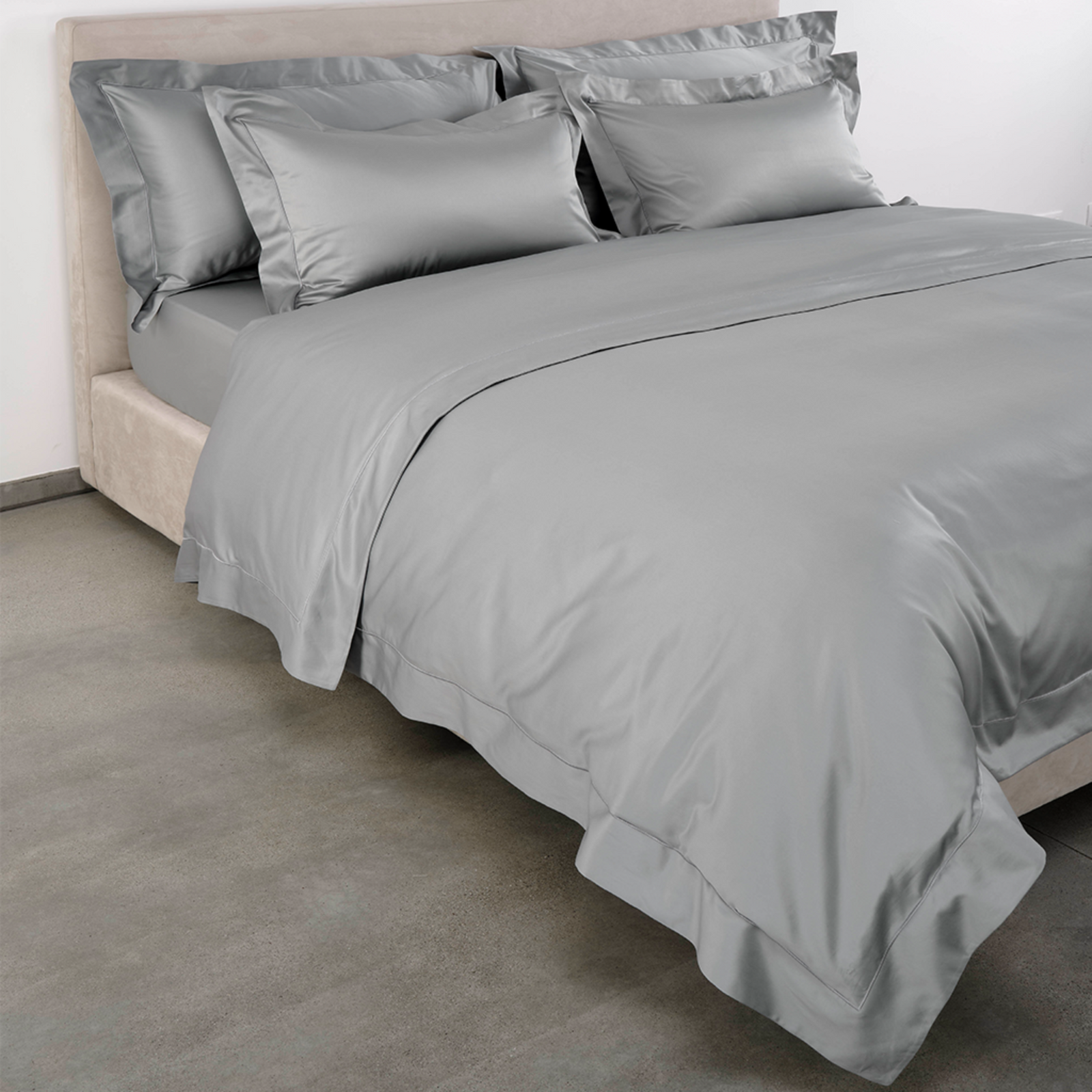 Side View of Celso de Lemos Bourdon Bedding Ardoise Color