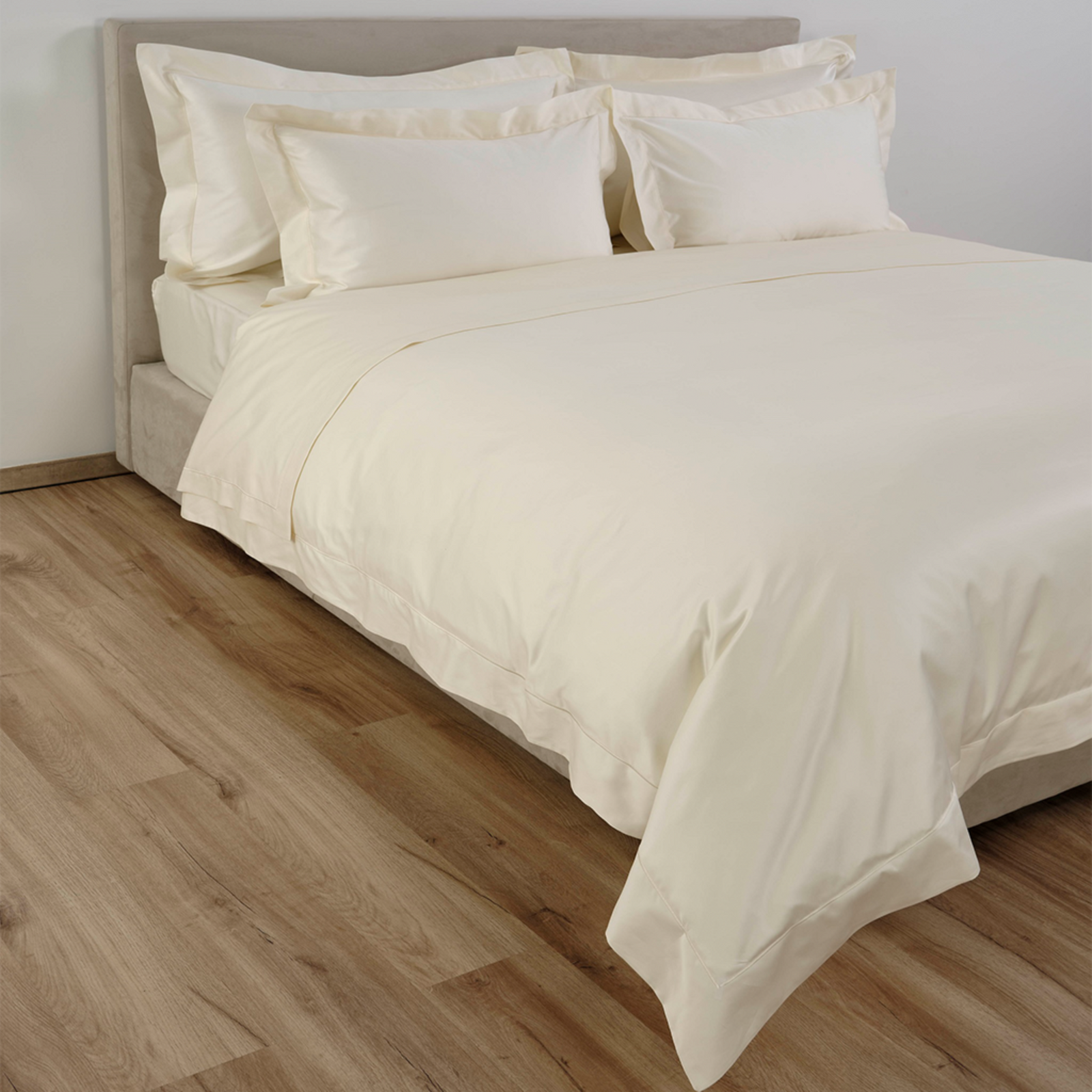 Side View Image of Celso de Lemos Bourdon Bedding Naturel Color