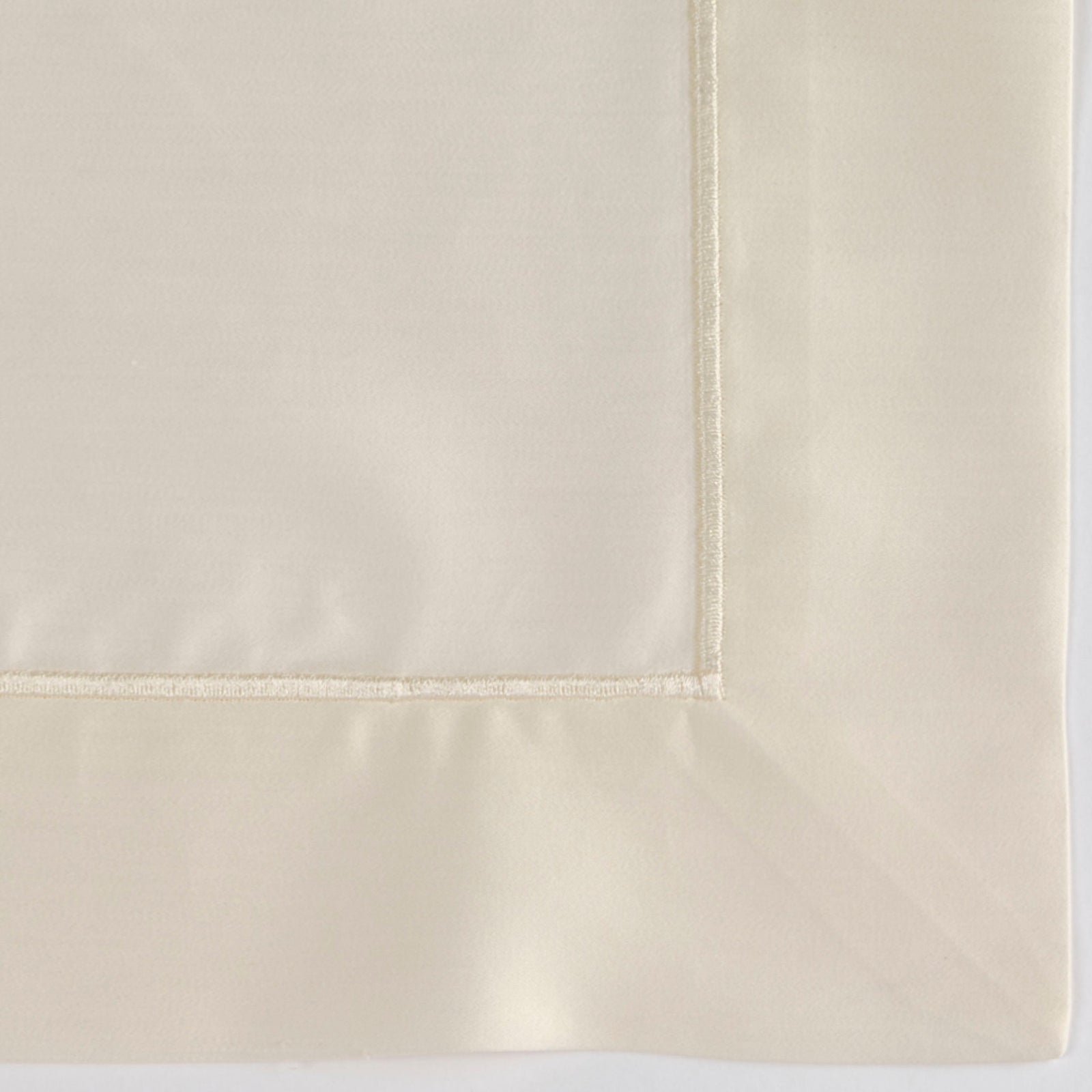 Side View Image of Celso de Lemos Bourdon Bedding Naturel Color