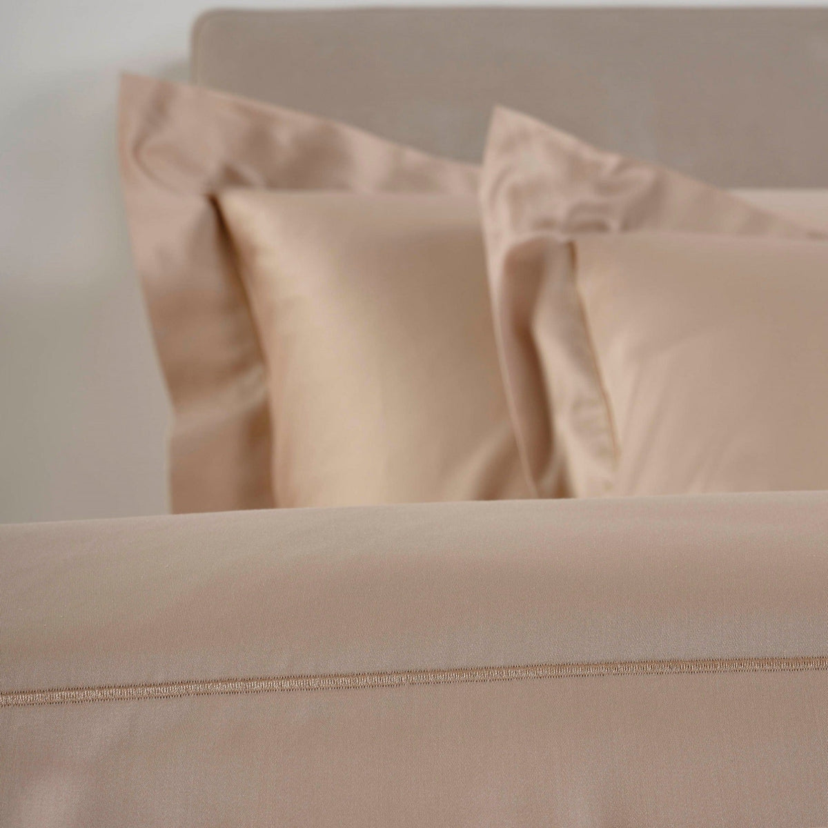 Clear Image of Celso de Lemos Bourdon Pillowcases and Coverlet Powder Color
