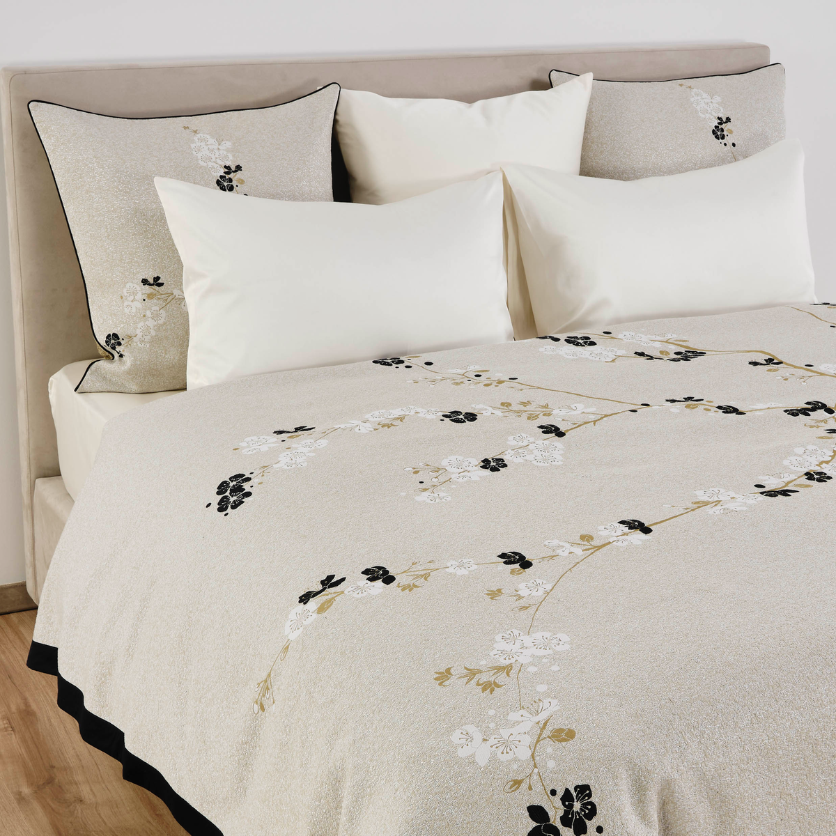 Complimentary Pillowcases with Celso de Lemos Cerisier Collection in Noir Color