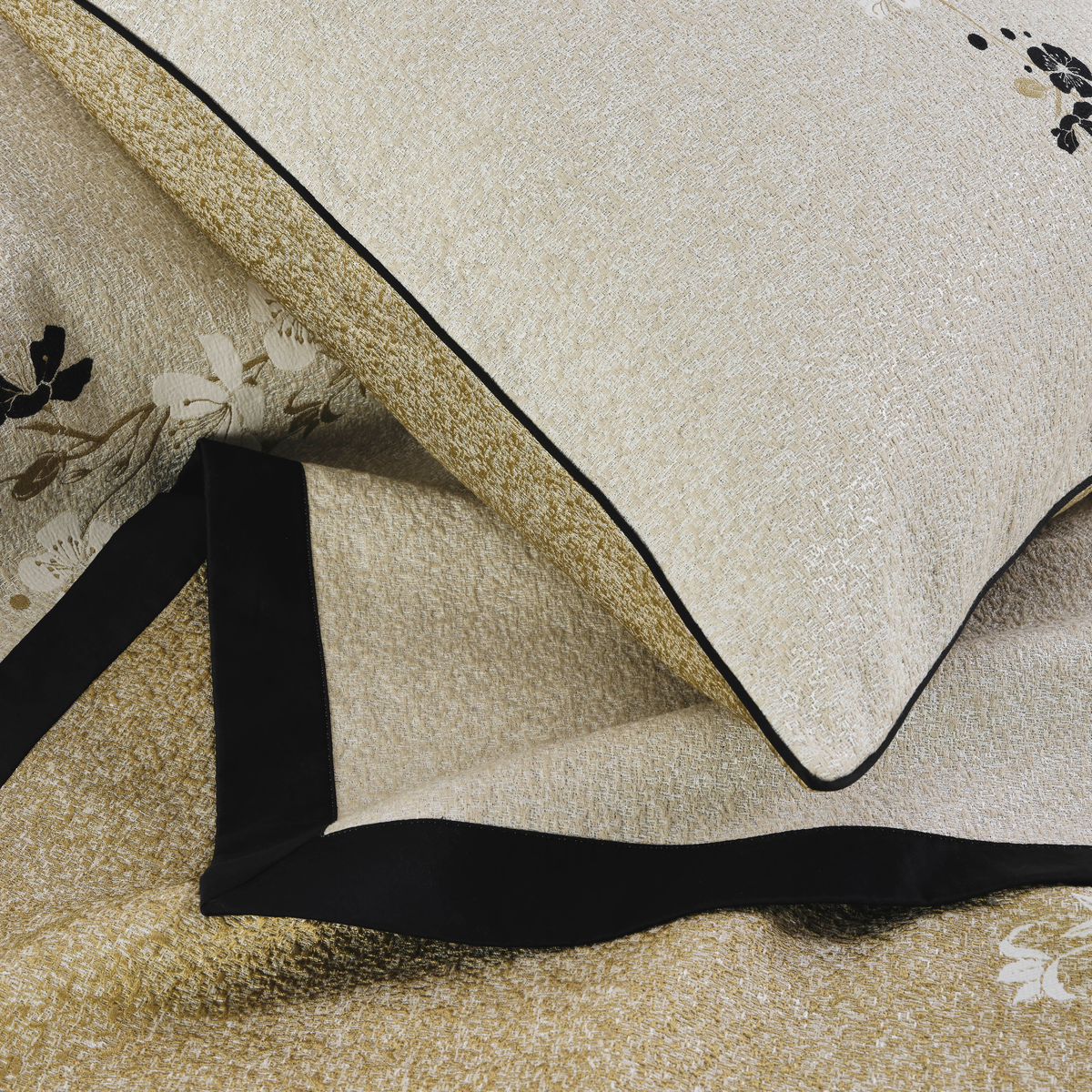Pillowcase and Bed Cover Celso de Lemos Cerisier Collection in Noir Color