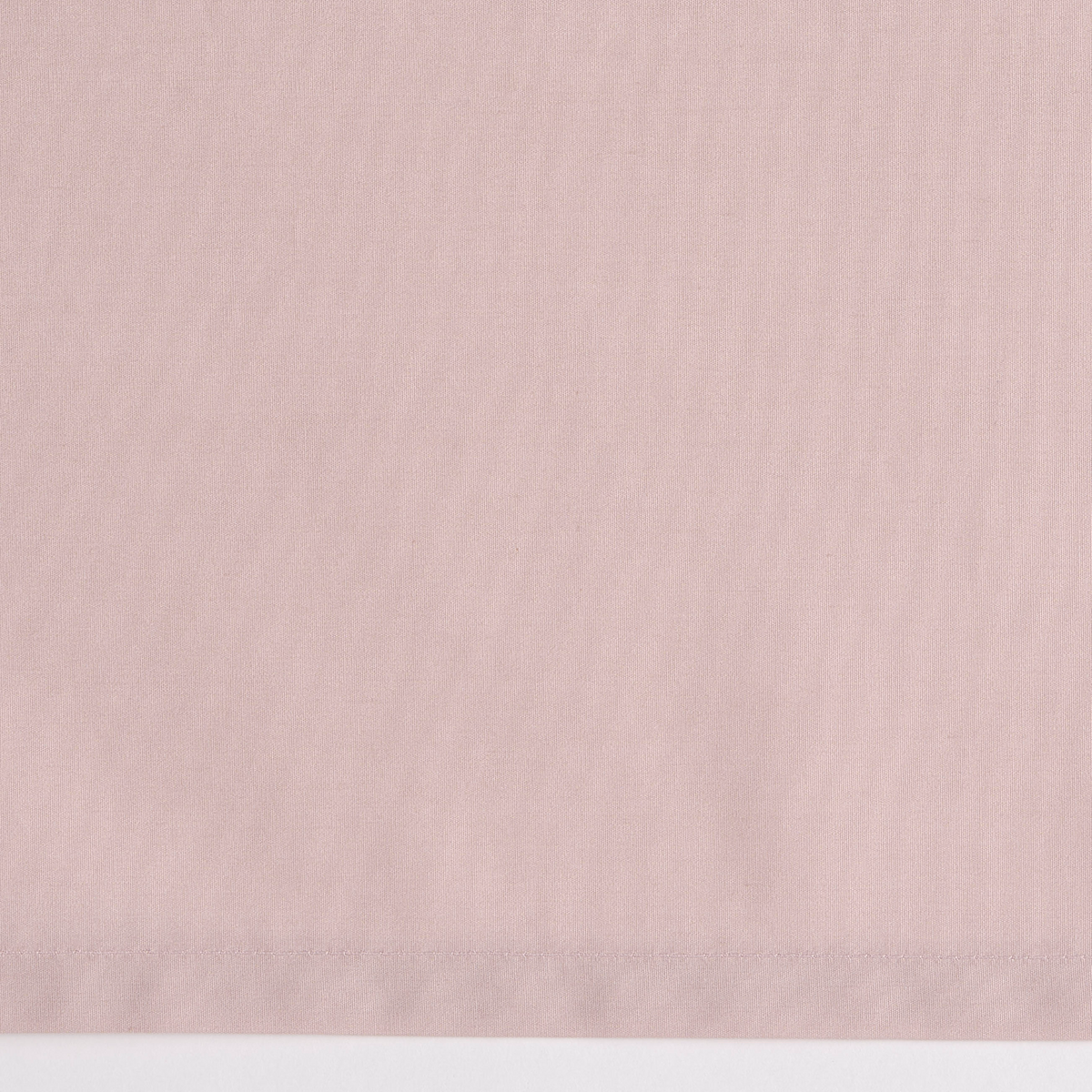 Closeup of Fabric of Celso de Lemos Estrela Bedding Nuage Rose Color