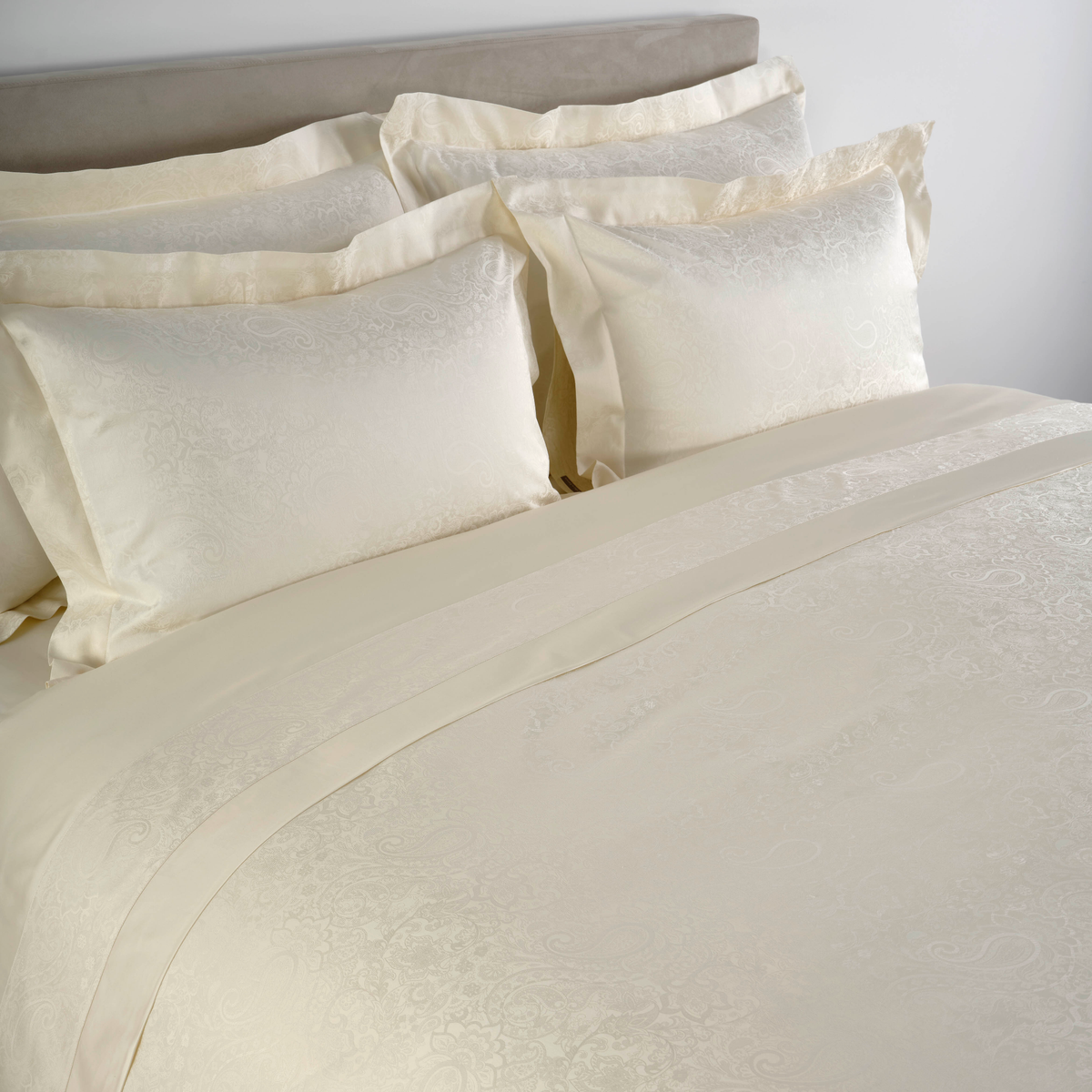 Pillowcases of Celso de Lemos Joanne Collection in Naturel Color