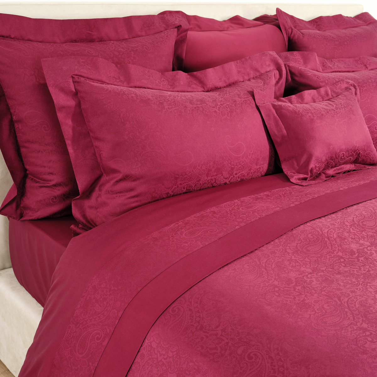 Pillowcases of Celso de Lemos Joanne Collection in Rubis Color