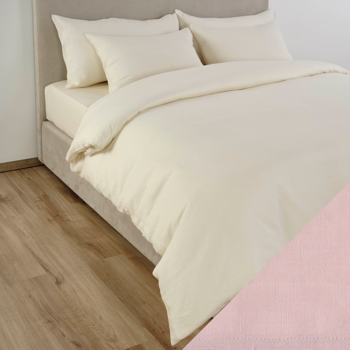Cover Full Bed of Celso de Lemos Moon Collection in Nuage Rose Color