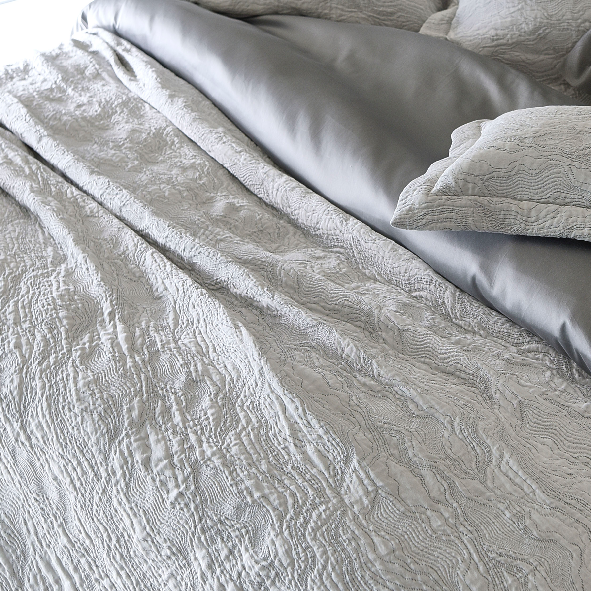 Celso de Lemos Perle Bedding Sheets and Pillows Silver