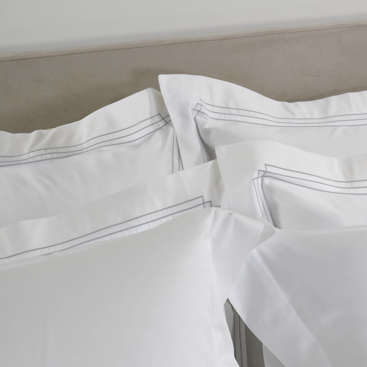 Pillowcases Flanges of Celso de Lemos Quadra Collection in Silver Color