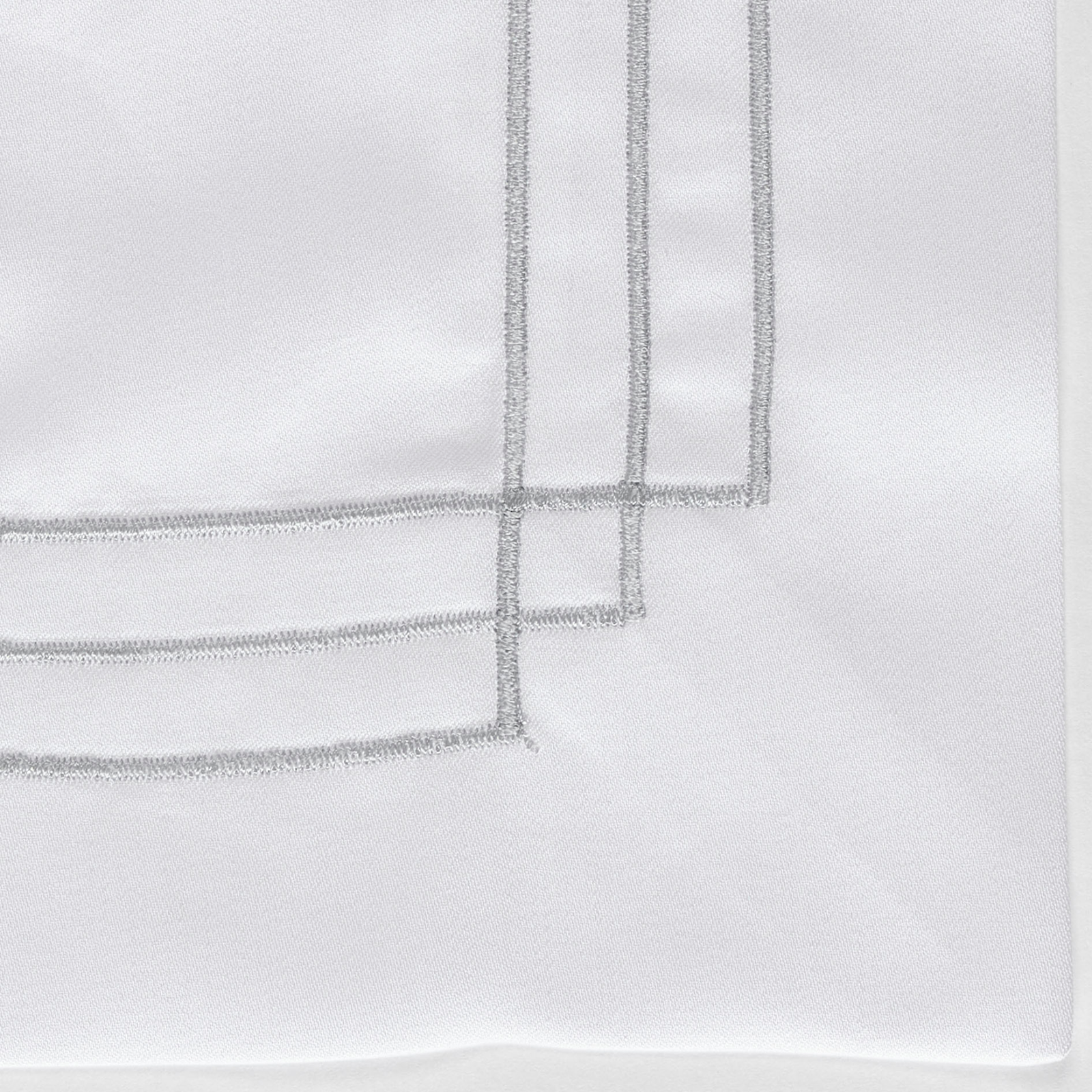 Celso de Lemos Quadra Bedding with Silver Swatch