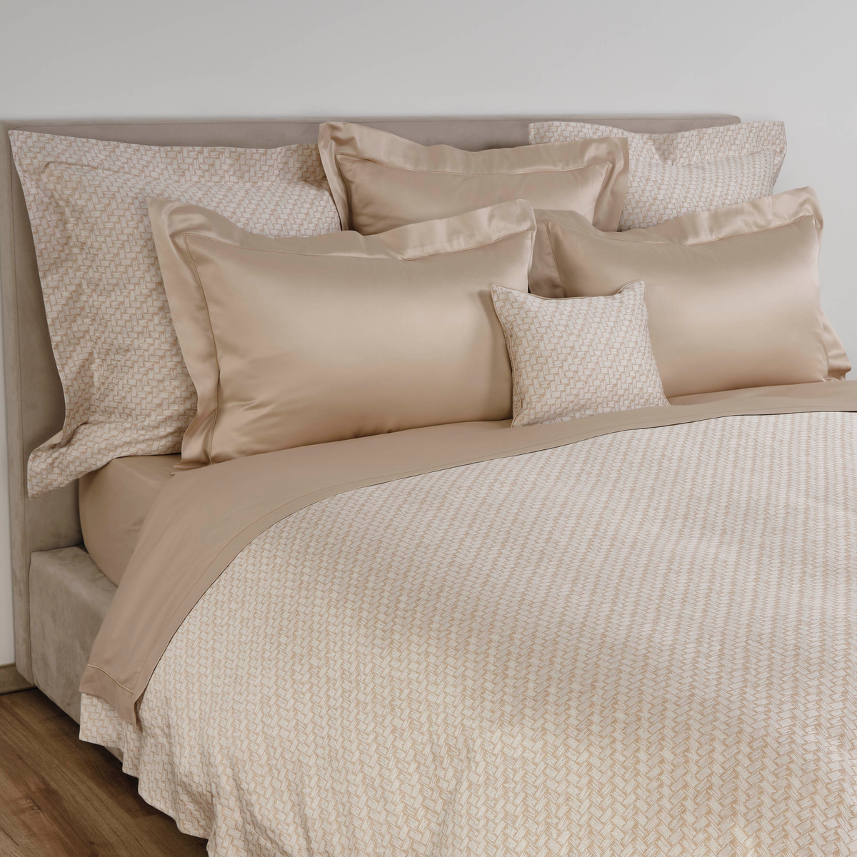 Full Bed in Celso de Lemos Twined Collection in Powder Color