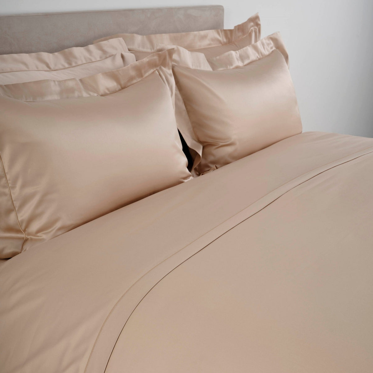Close Up Image of Celso de Lemos Bourdon Pillowcases and Coverlet Color