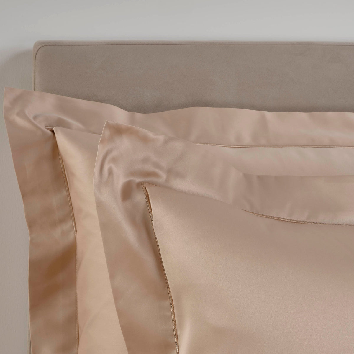 Close Up Image of Celso de Lemos Bourdon Pillowcases Powder Color