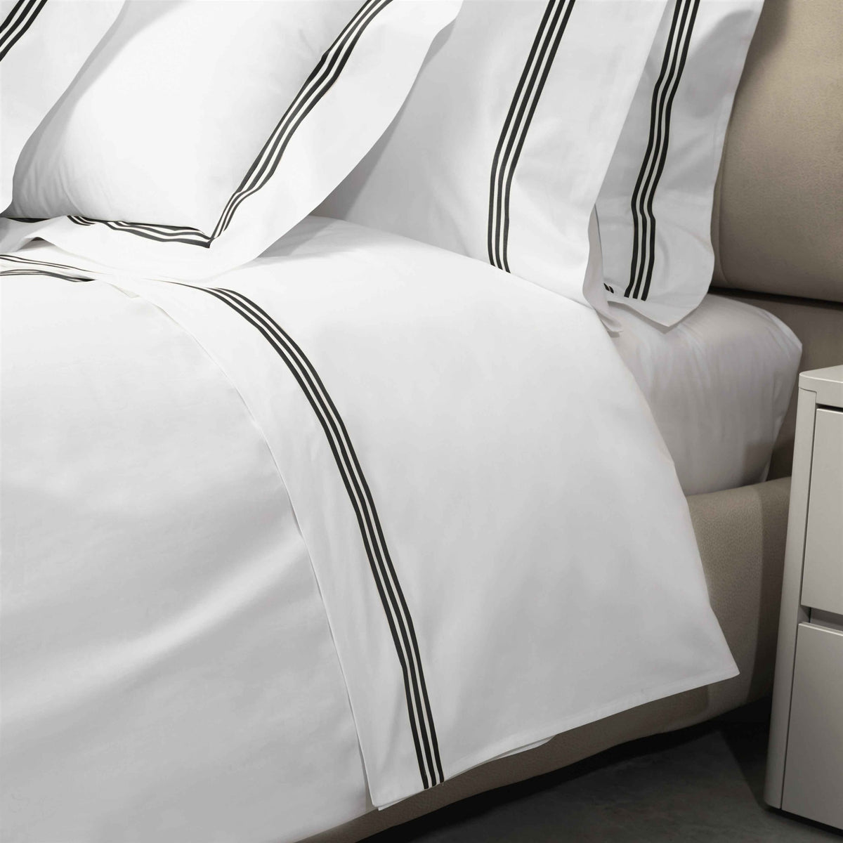Closeup View of Signoria Platinum Percale Bedding in White/Black Color