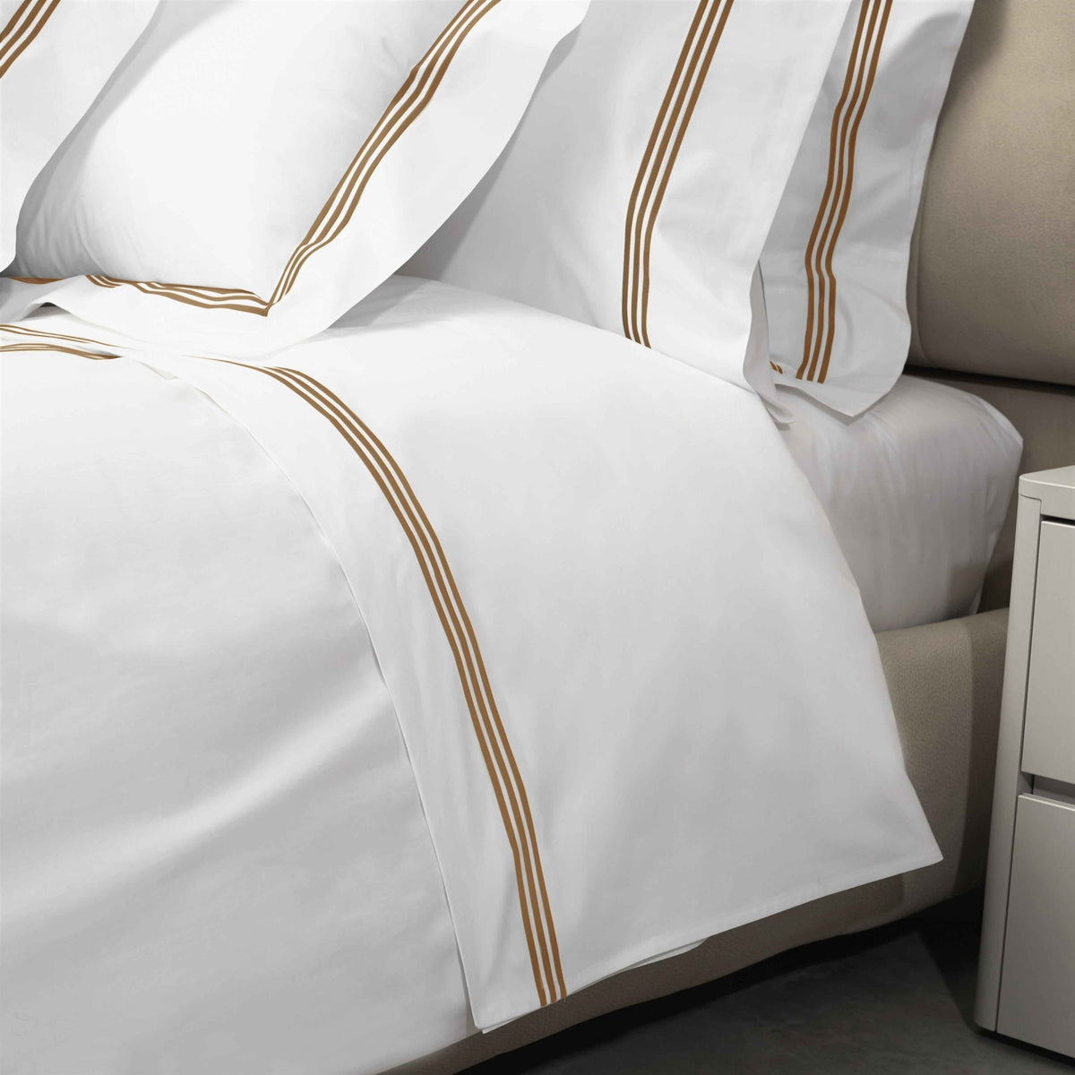 Closeup View of Signoria Platinum Percale Bedding in White/Cognac Color