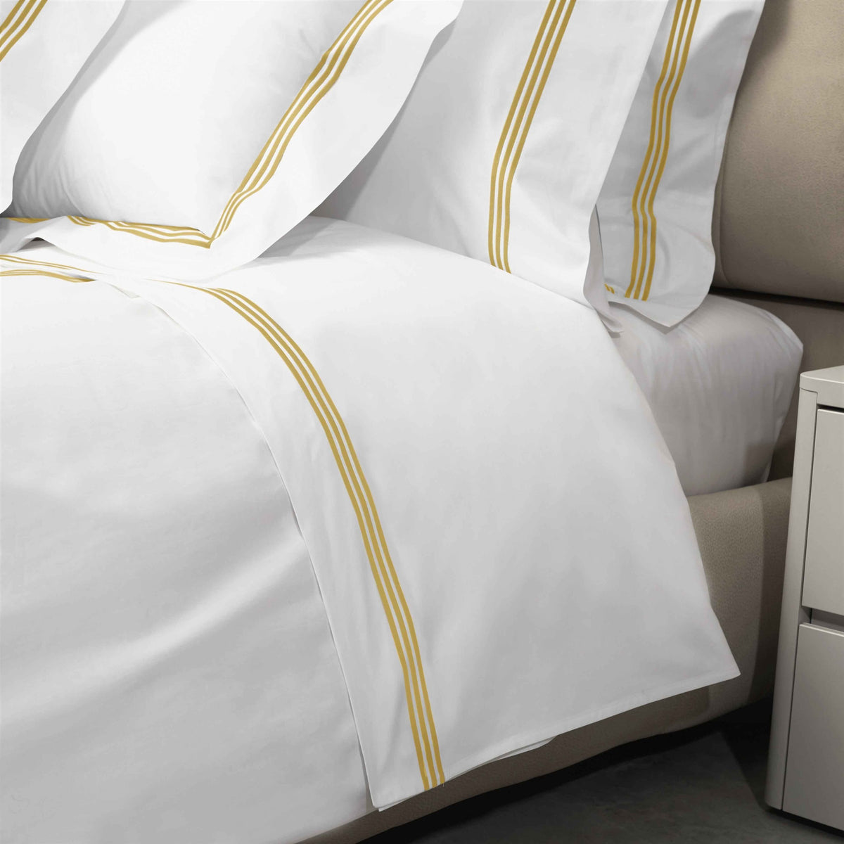 Closeup View of Signoria Platinum Percale Bedding in White/Gold Color