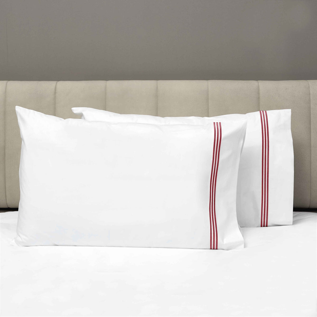 Pair of Pillowcases of Signoria Platinum Percale Bedding in White/Cardinale Red Color