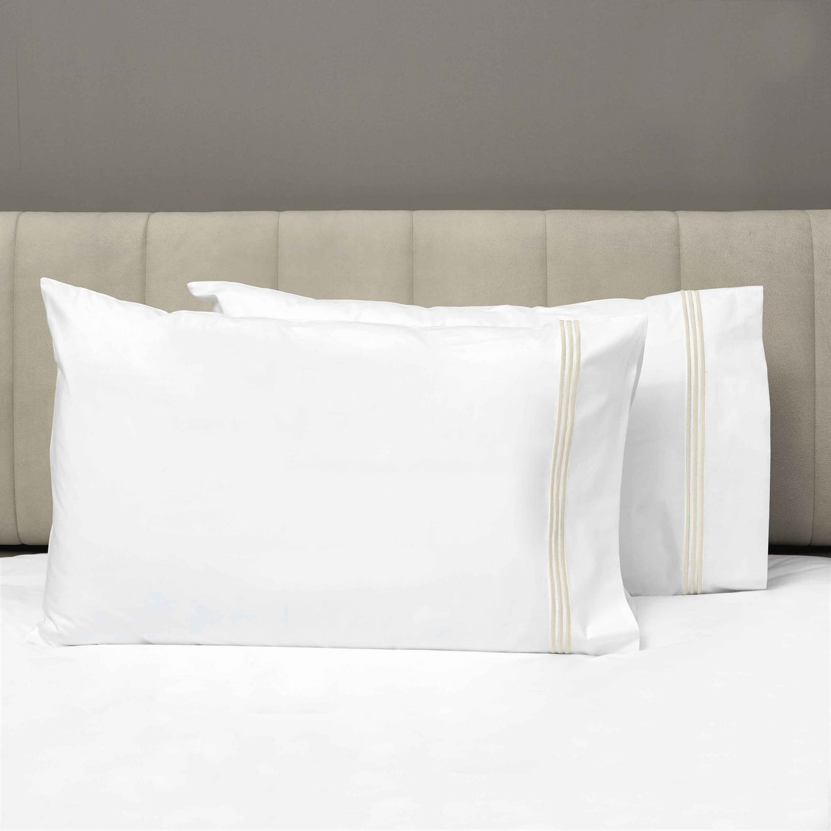 Pair of Pillowcases of Signoria Platinum Percale Bedding in White/Ivory Color