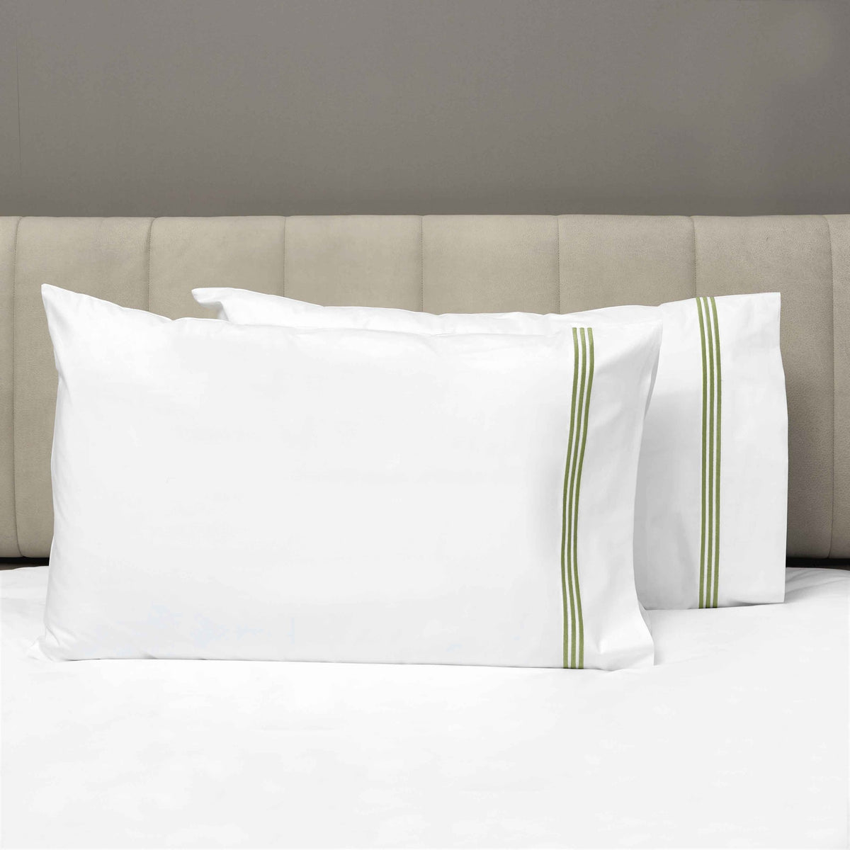 Pair of Pillowcases of Signoria Platinum Percale Bedding in White/Moss Green Color