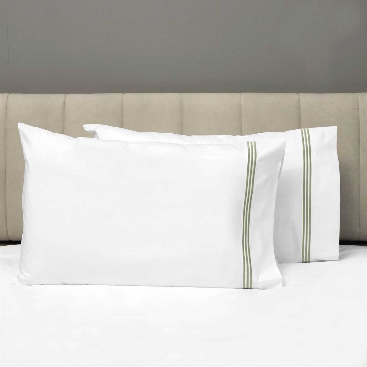 Pair of Pillowcases of Signoria Platinum Percale Bedding in White/Olive Green Color