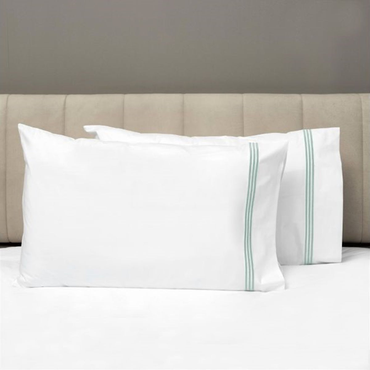 Pair of Pillowcases of Signoria Platinum Percale Bedding in White/Silver Sage Color