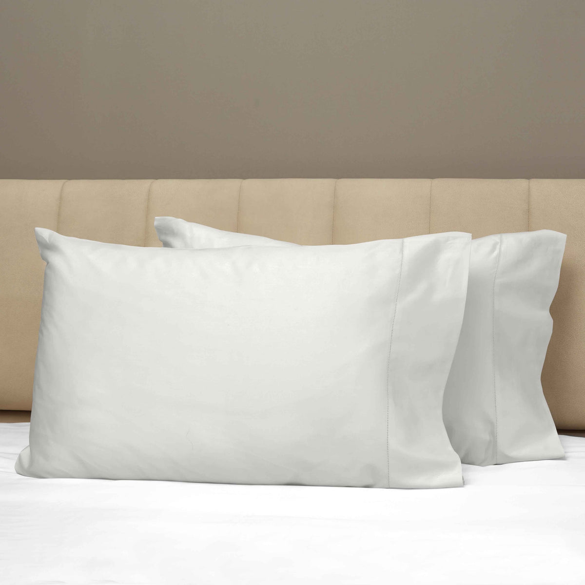 Closeup View of Signoria Raffaello Pillowcases in Pearl Color