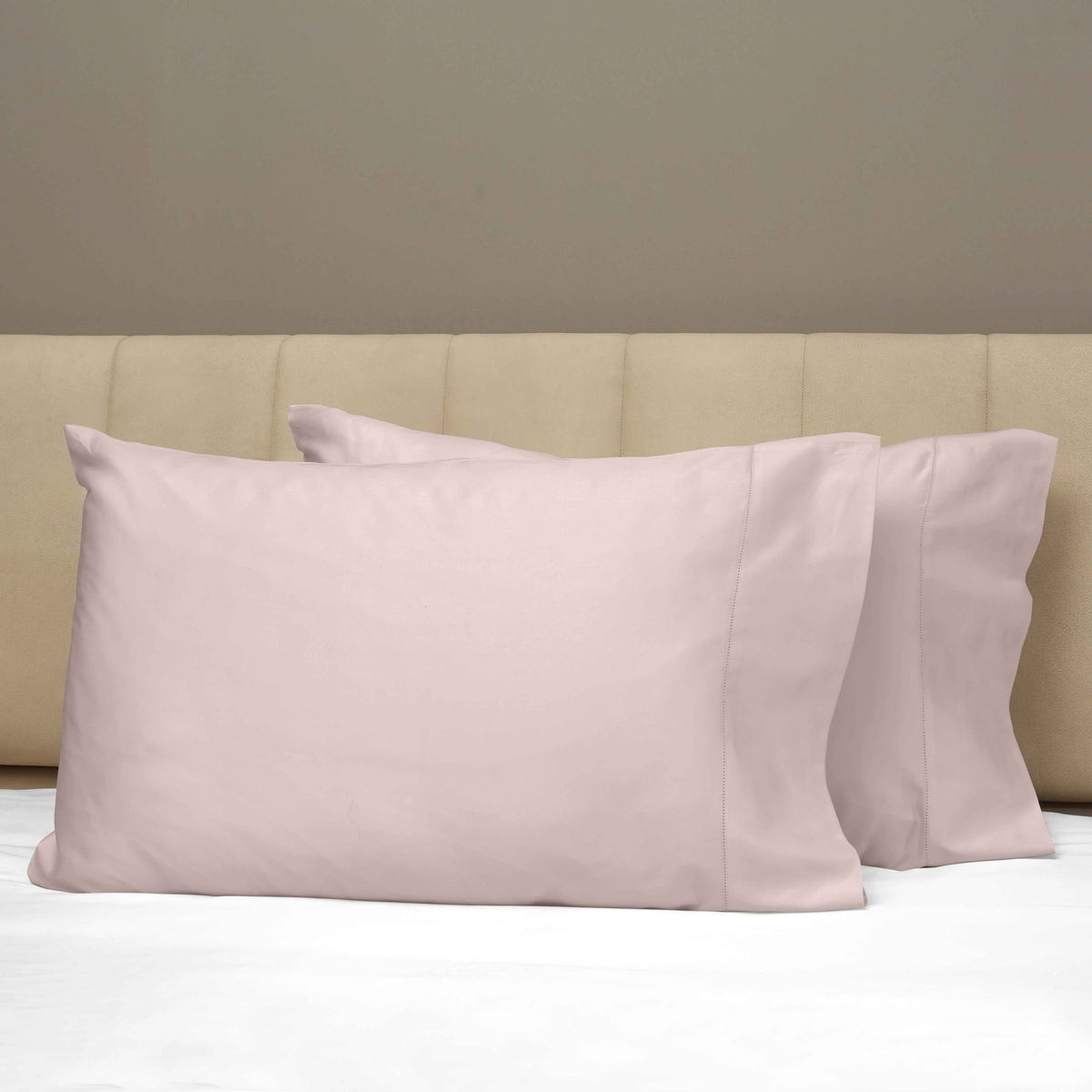 Closeup View of Signoria Raffaello Pillowcases in Rose Quartz Color
